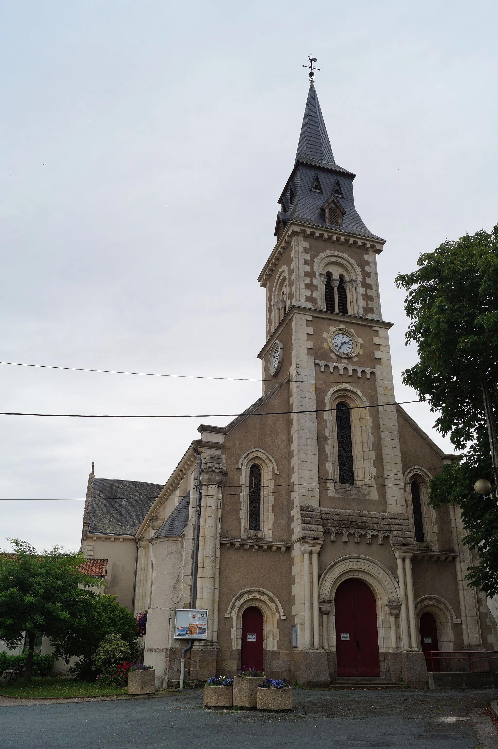 Photo showing: L’église Saint-Florent, à Saint-Florent-des-Bois.