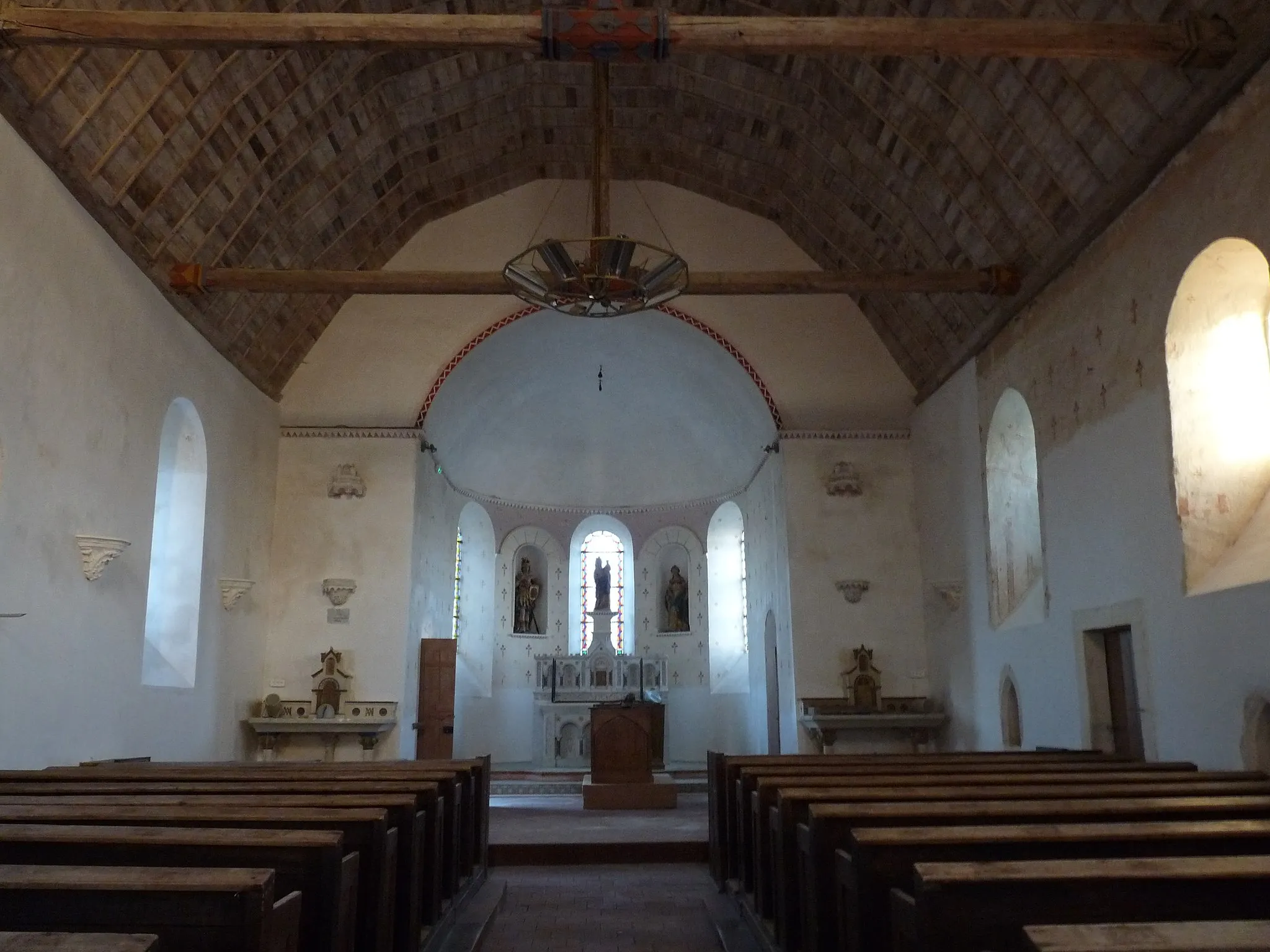 Photo showing: Chœur de l'église de Saint-Georges-du-Bois dans le département français de la Sarthe pendant les travaux en décembre 2009.