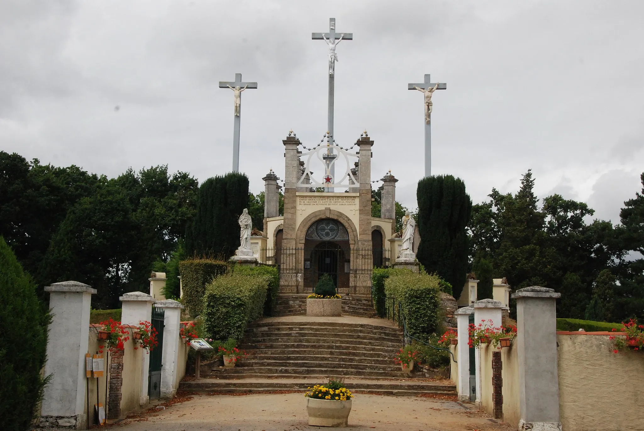 Photo showing: Calvaire de Saint-Hilaire-de-Chaléons