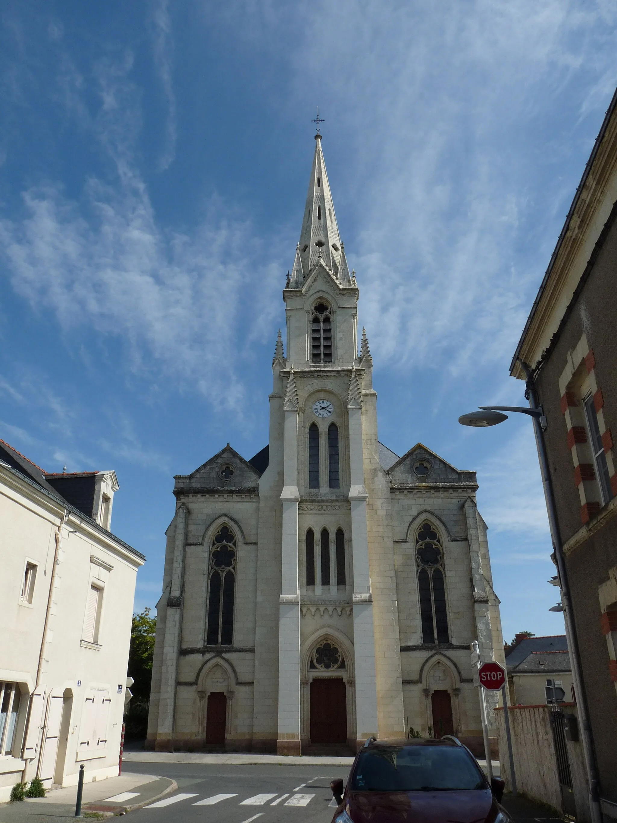 Photo showing: Extérieur de l'église Saint-Lambert de Saint-Lambert-du-Lattay (49).