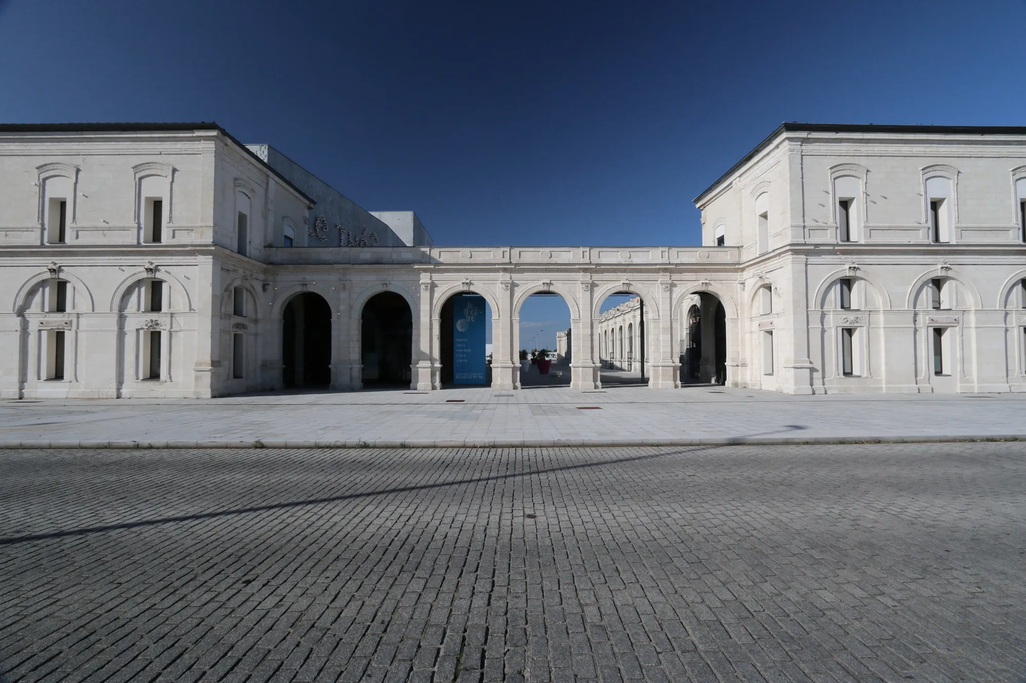 Photo showing: Théâtre et ancienne gare de Saint-Nazaire