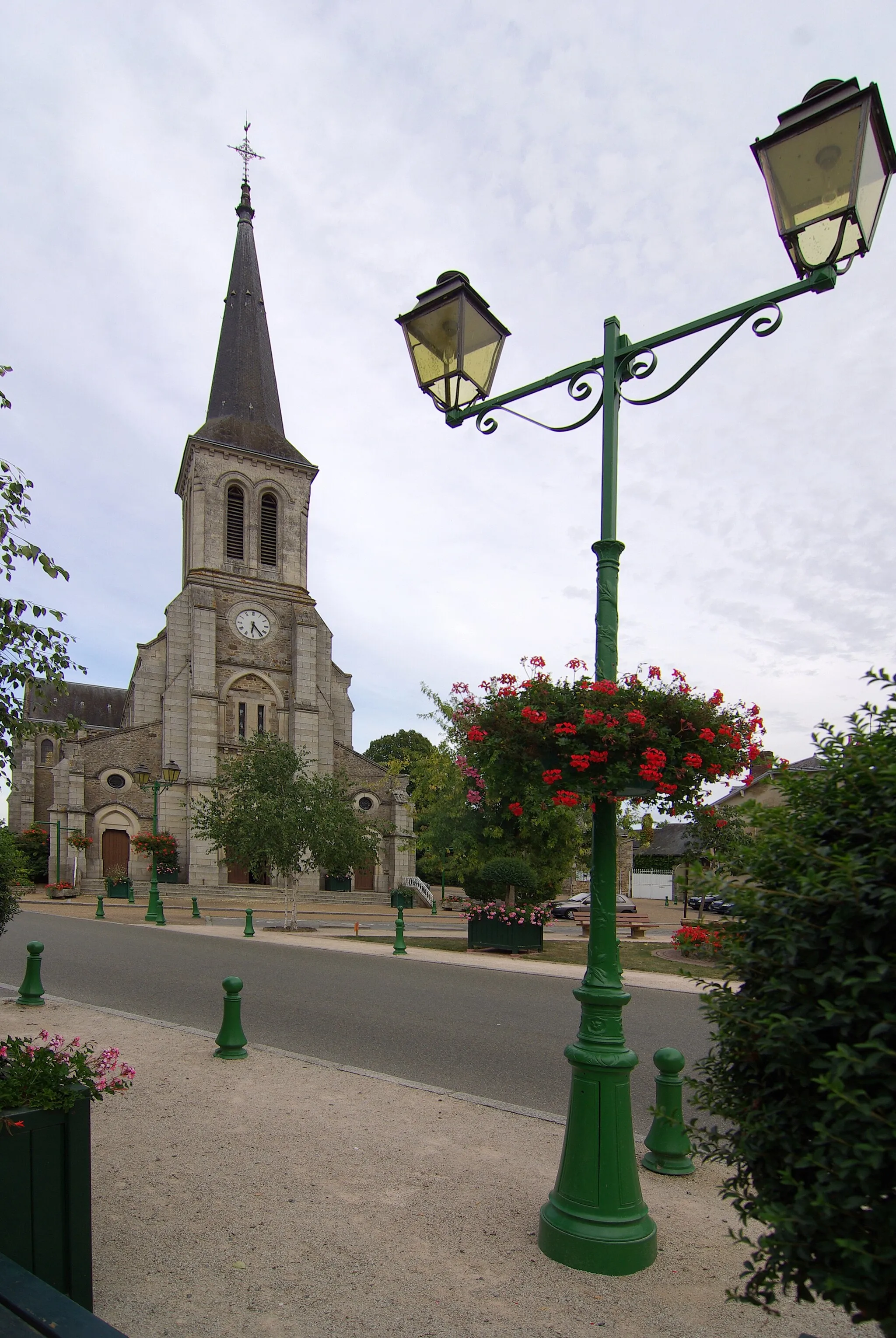 Photo showing: L'église de Saint-Pierre-des-Nids en Mayenne.