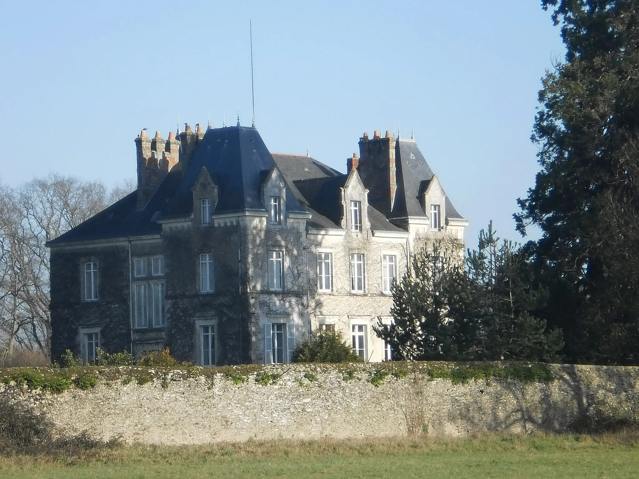 Photo showing: Manoir du Grand-Plessis - Sainte-Luce-sur-Loire (Loire-Atlantique, France).
Un château existe sur ce site dès 1471. Le manoir actuel a été construit entre 1874 et 1876.