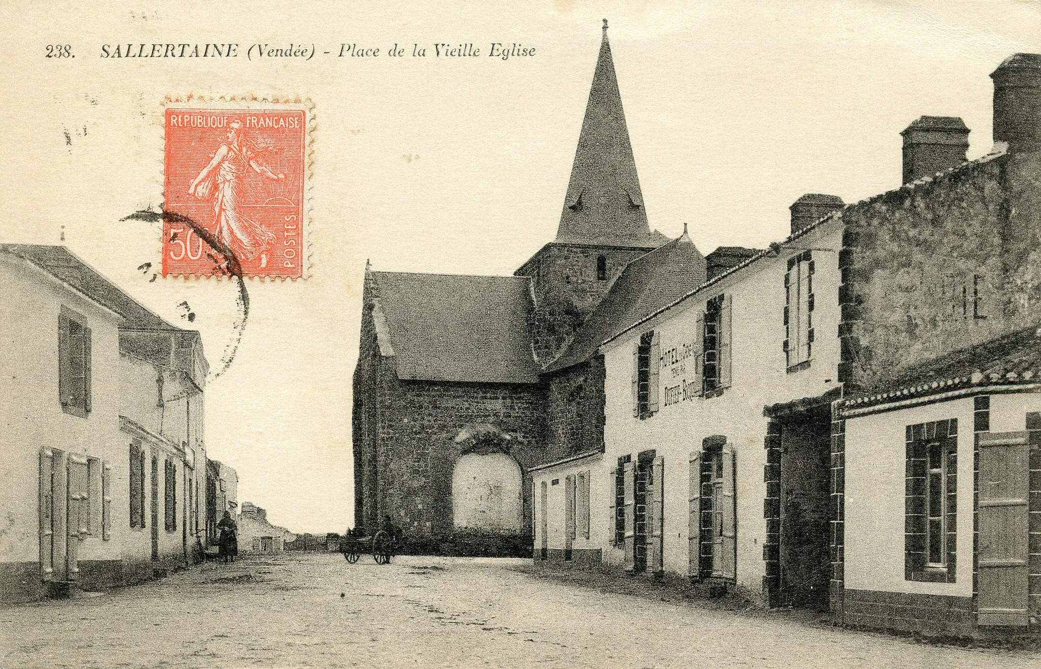 Photo showing: Postcard from Sallertaine, Old Church square, department of Vendée, in France. Jehly-Poupin, Mortagne. Collotype.