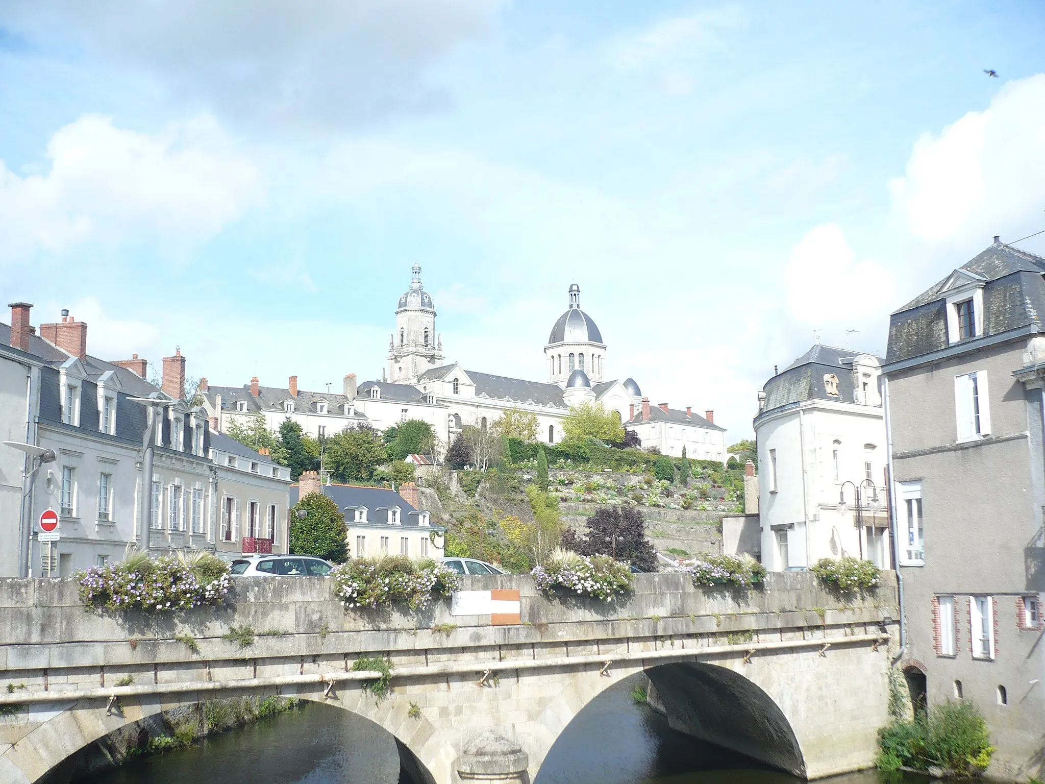 Photo showing: This building is inscrit au titre des monuments historiques de la France. It is indexed in the base Mérimée, a database of architectural heritage maintained by the French Ministry of Culture, under the reference PA49000069 .