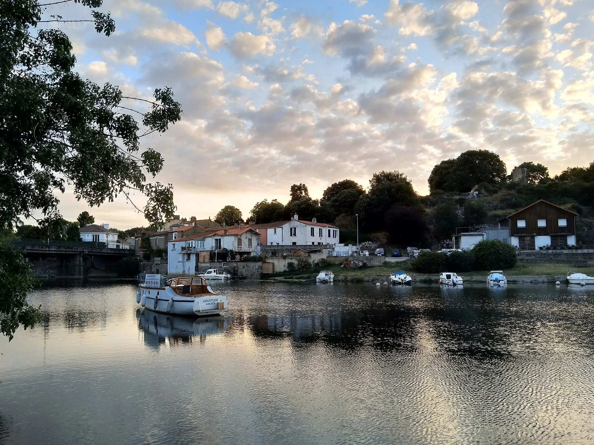 Photo showing: A scene along the Sèvre nantaise river in Vertou (Loire-Atlantique, France)