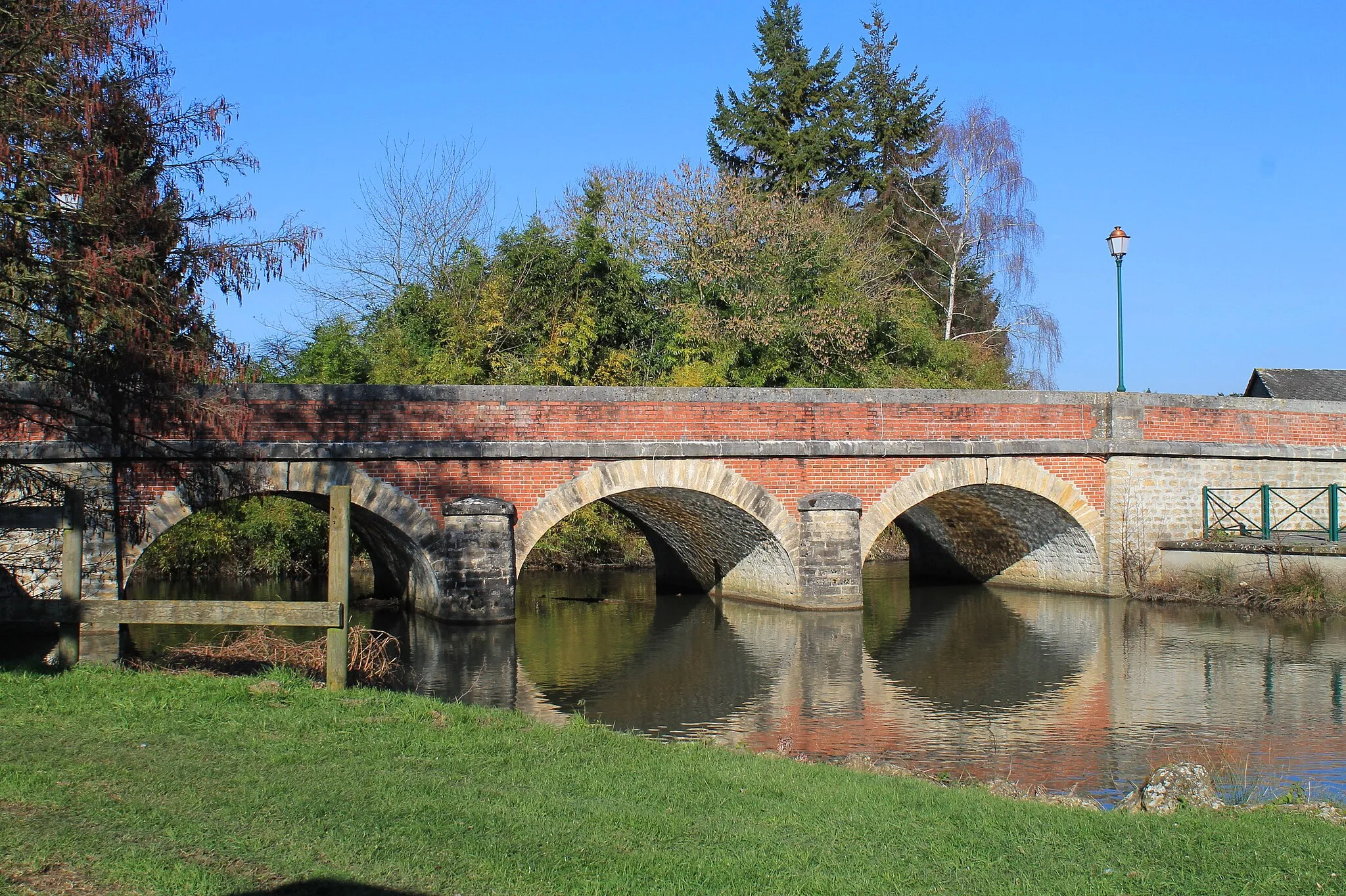 Photo showing: Le pont de Vibraye