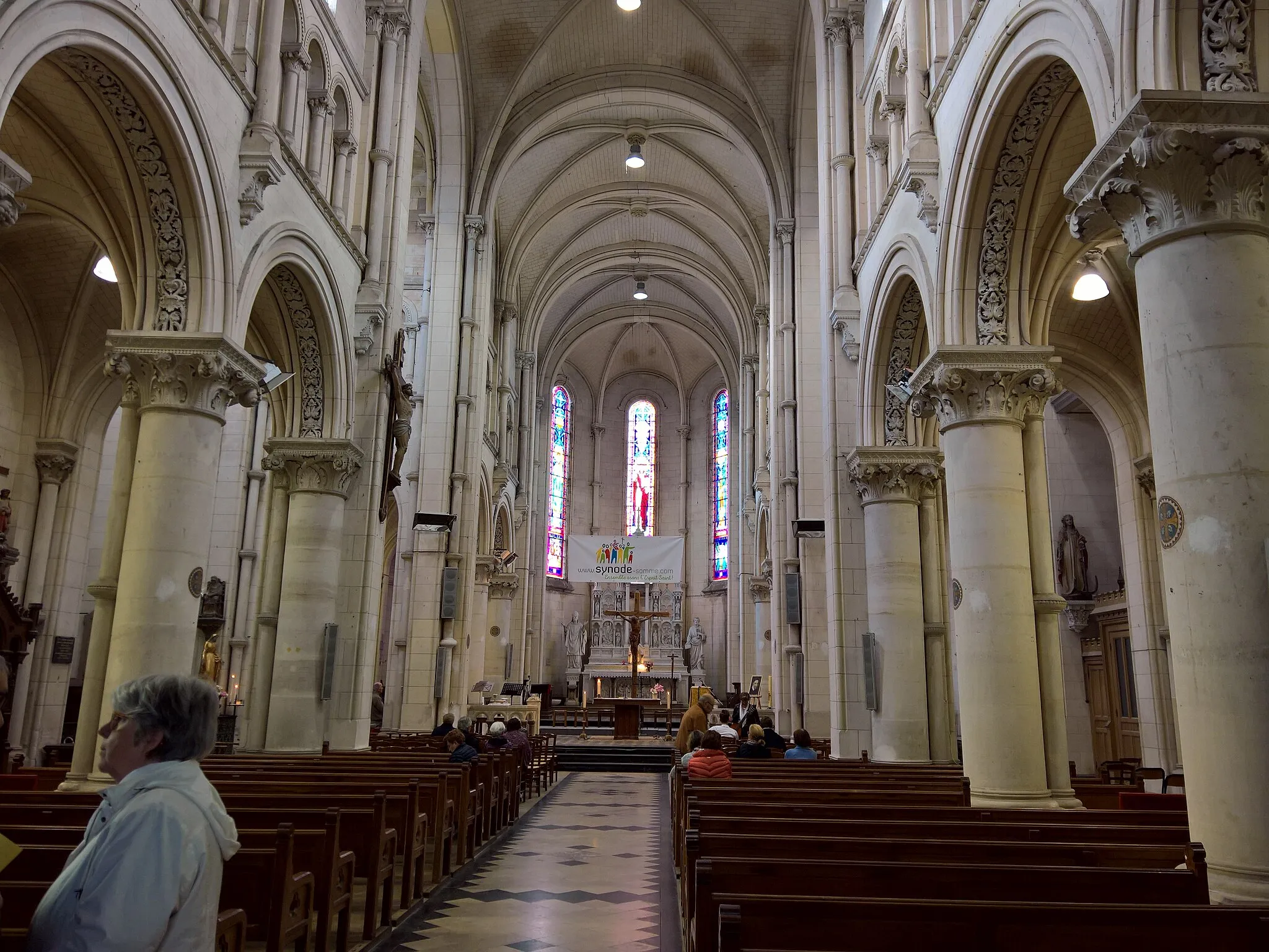 Photo showing: Ailly-sur-Noye : la nef de l'église