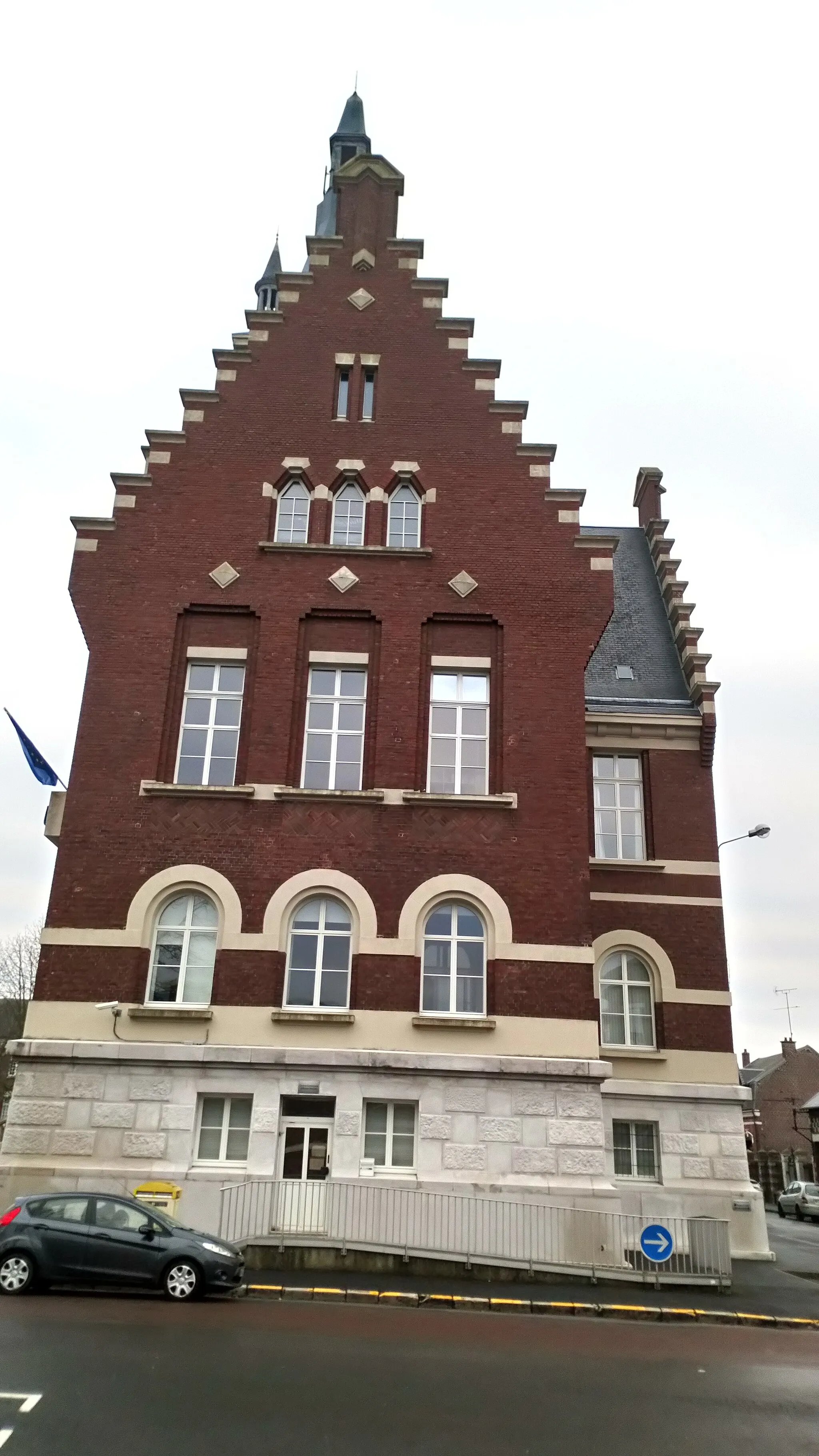 Photo showing: Albert (Somme), pignon ouest de l'hôtel de ville.