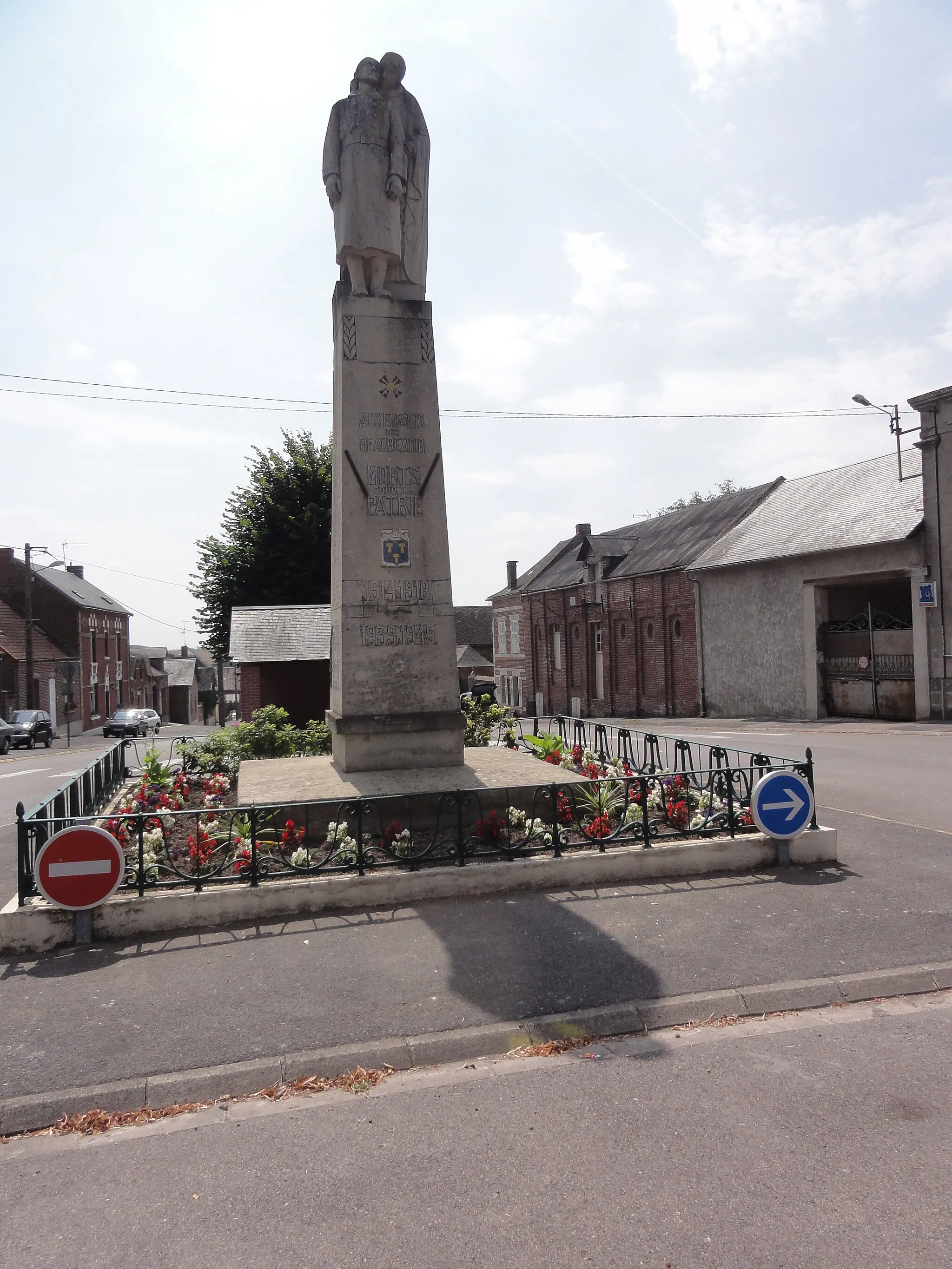 Photo showing: Beaurevoir (Aisne) monument aux morts