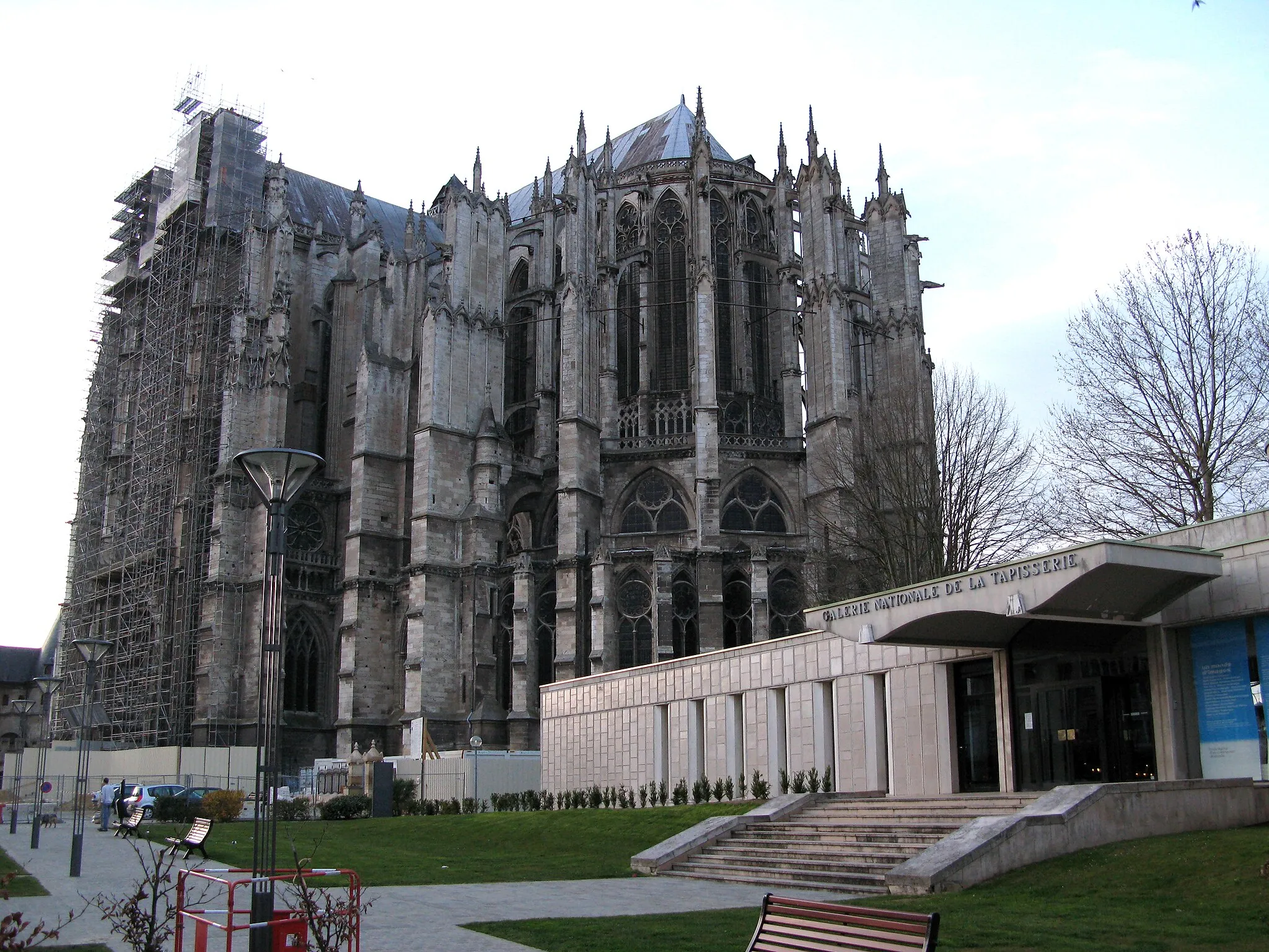 Photo showing: Beauvais (Oise, France) -
La cathédrale et la Galerie Nationale de la Tapisserie.