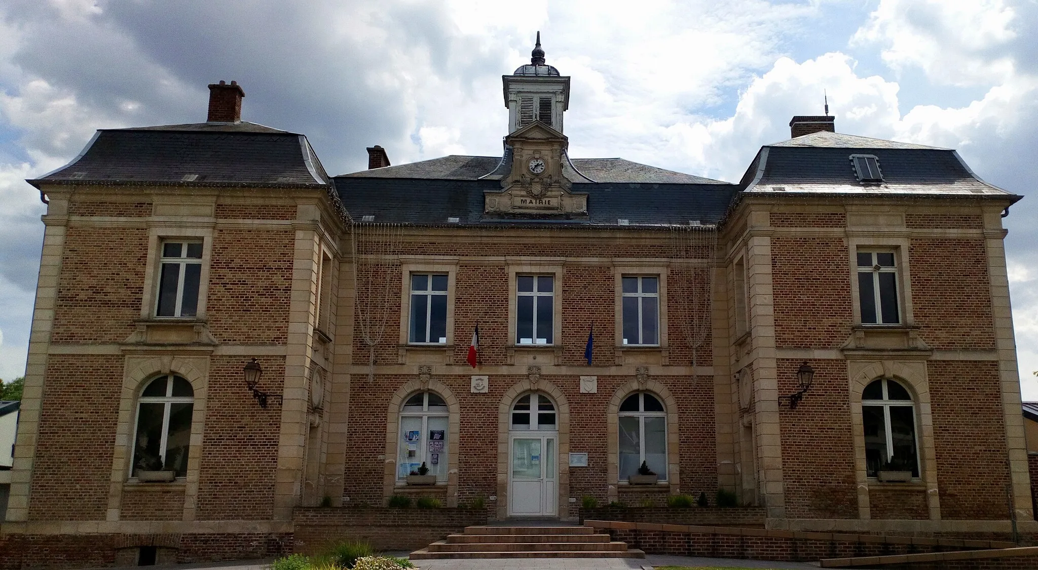 Photo showing: Mairie de Boves 3