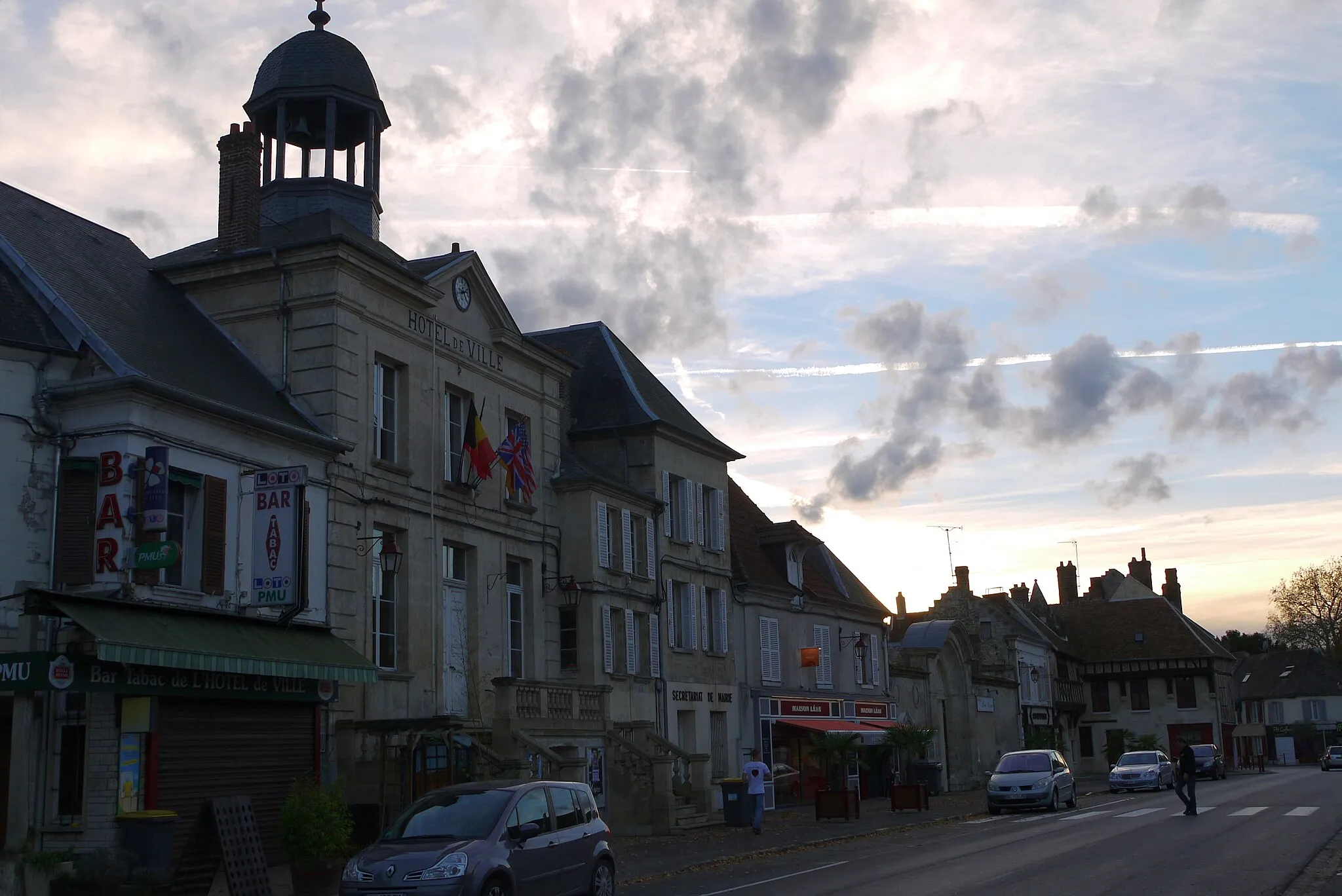 Photo showing: Braine, la mairie, la place.