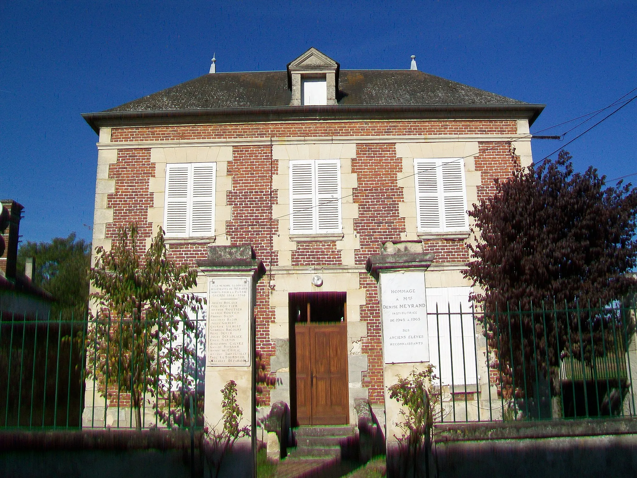 Photo showing: L'ancienne mairie de Mérard, rue Pasteur.