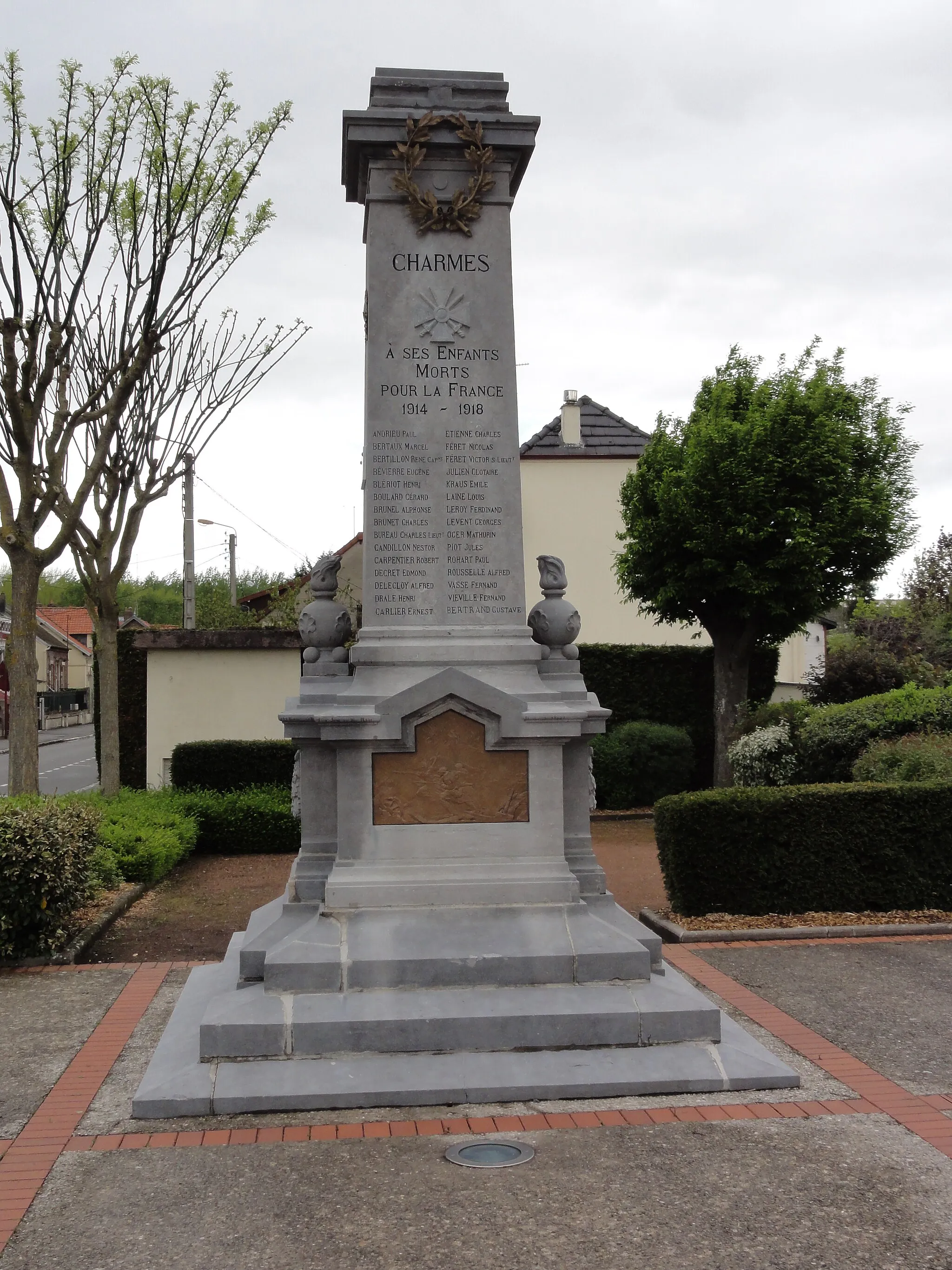 Photo showing: Charmes (Aisne) monument aux morts