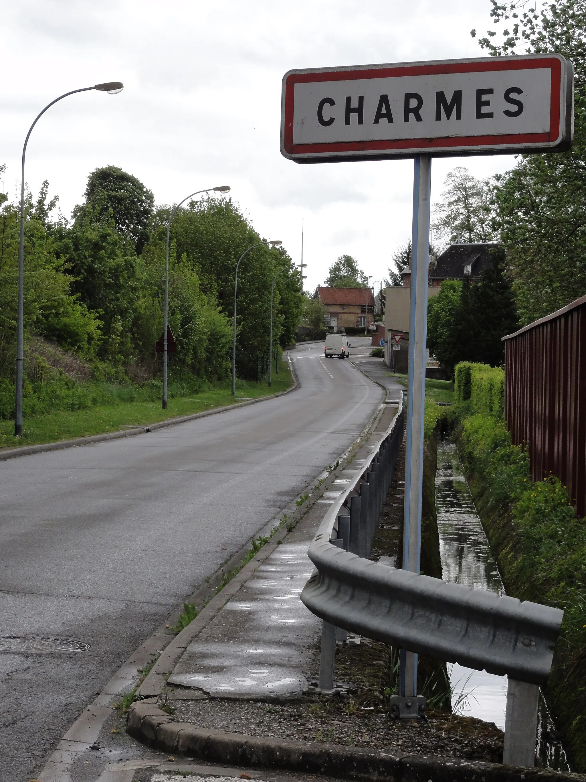 Photo showing: Charmes (Aisne) city limit sign