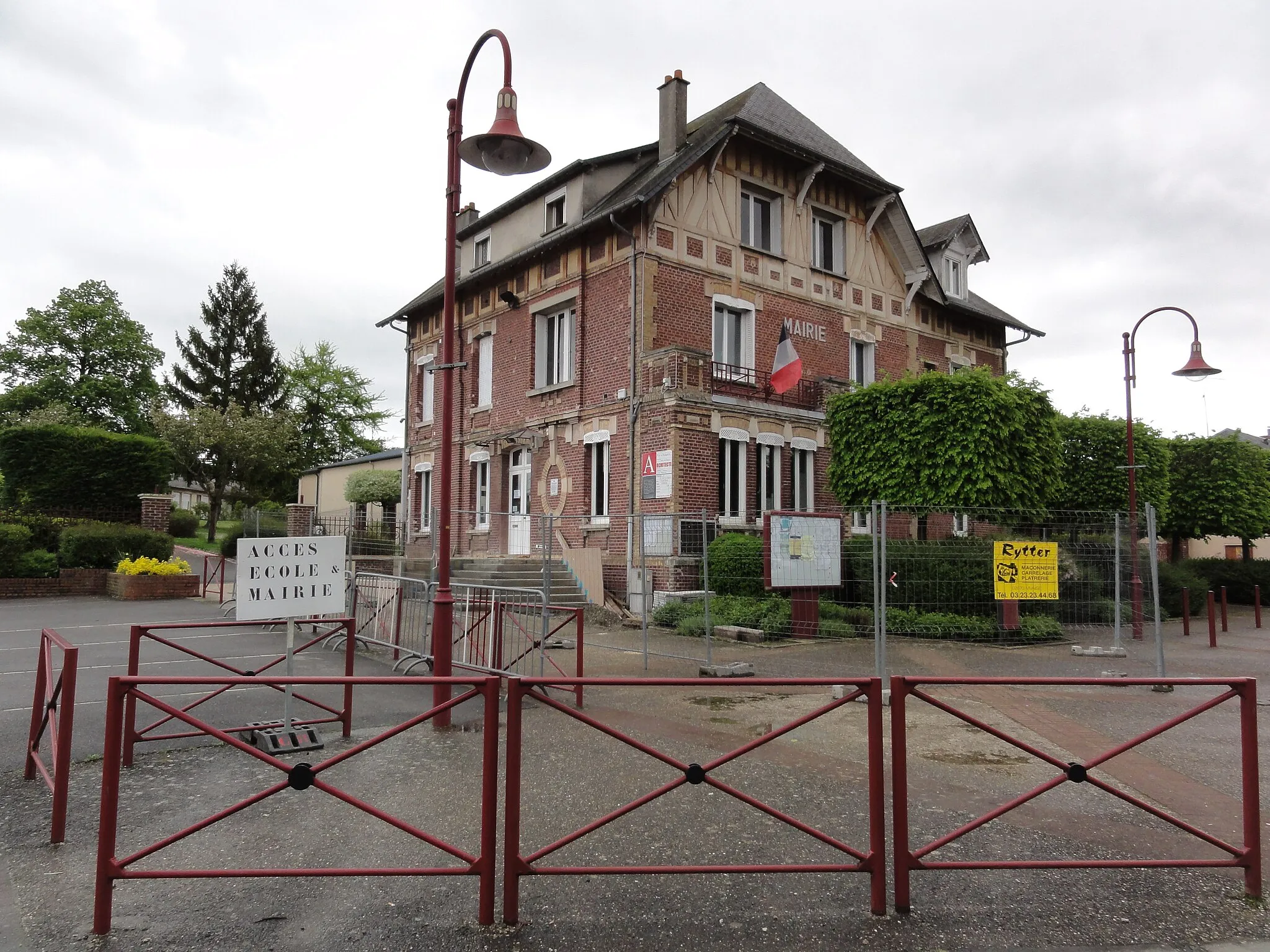 Photo showing: Charmes (Aisne) mairie