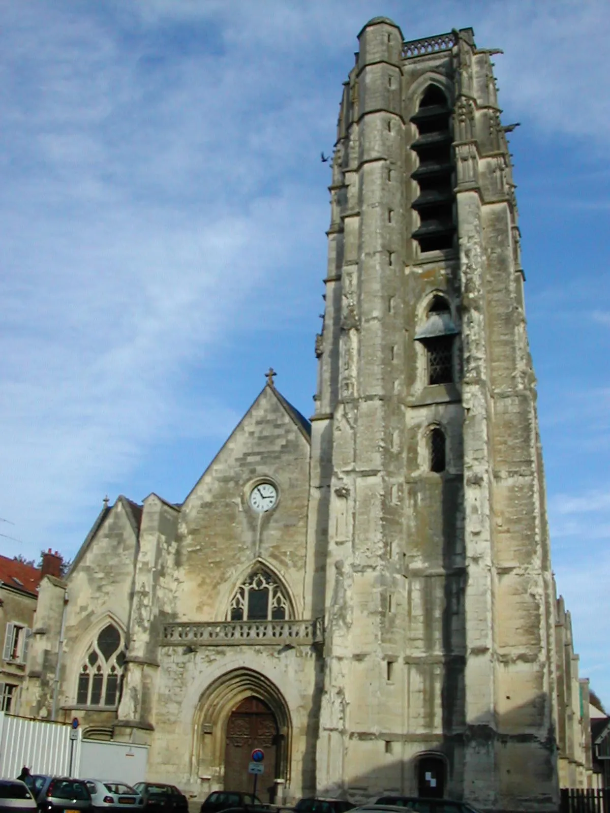 Photo showing: Église Saint Crépin. Taken at Château-Thierry (Aisne), with a Nikon Coolpix 775.