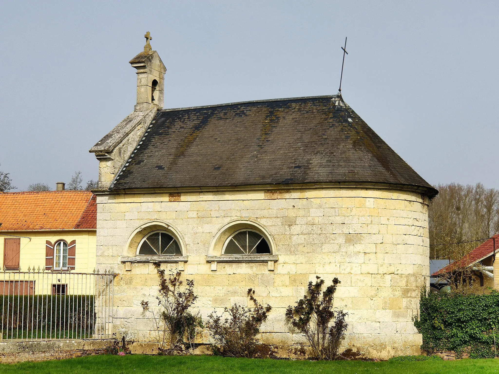 Photo showing: Hameau de Luzières à Conty (Somme, Fr) : chapelle du château.