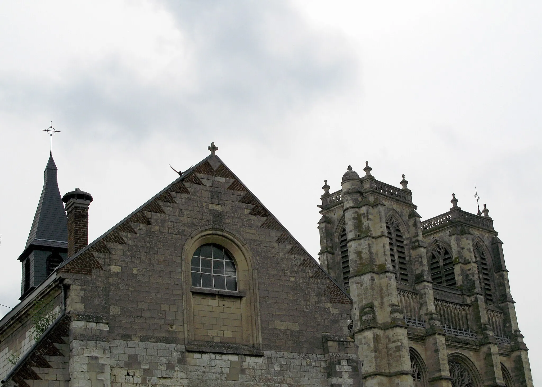 Photo showing: Corbie (Somme, France) - Ancienne église Saint-Étienne et abbatiale Saint-Pierre.
.