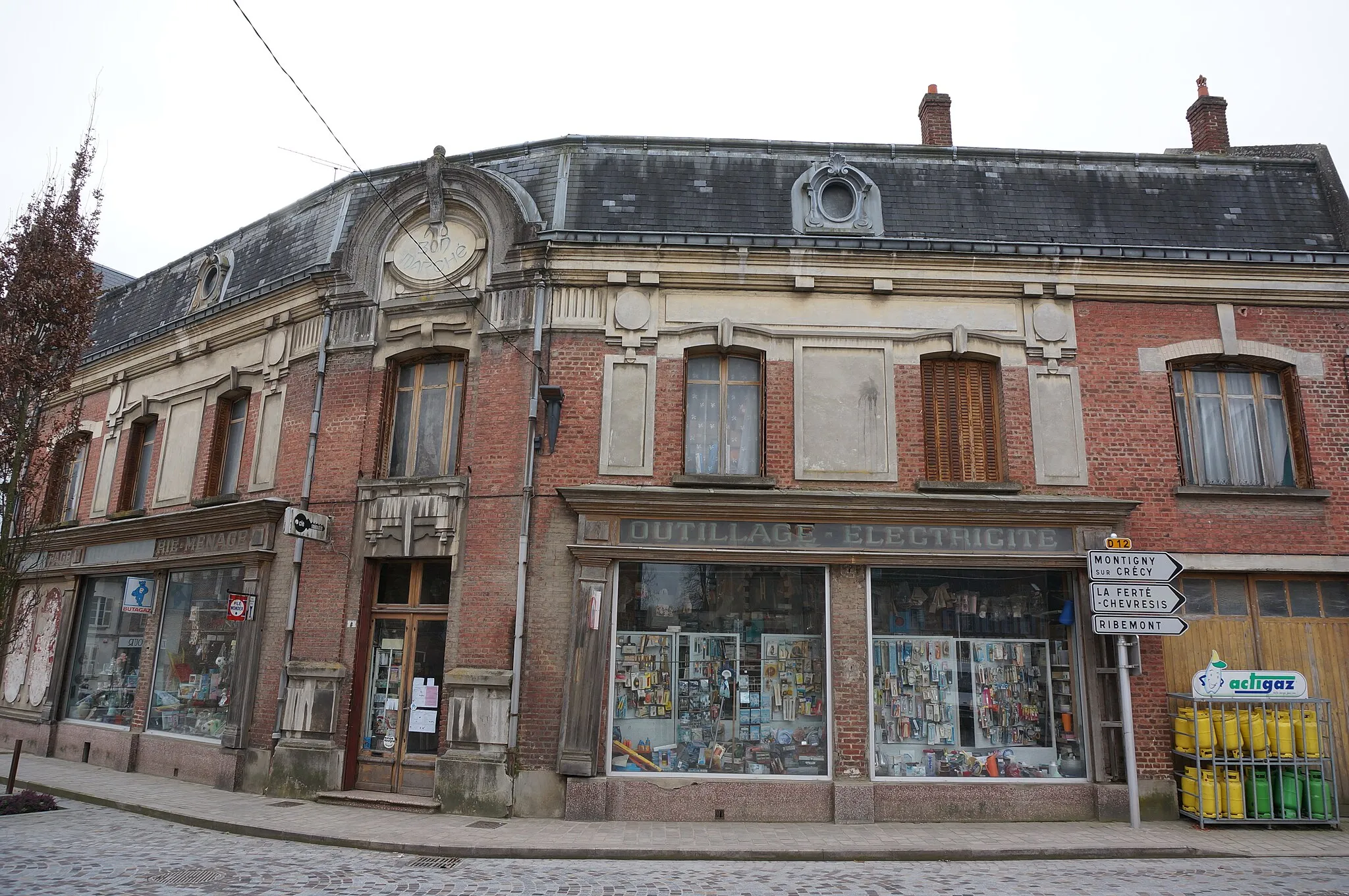 Photo showing: vue de Crécy-sur-Serre.