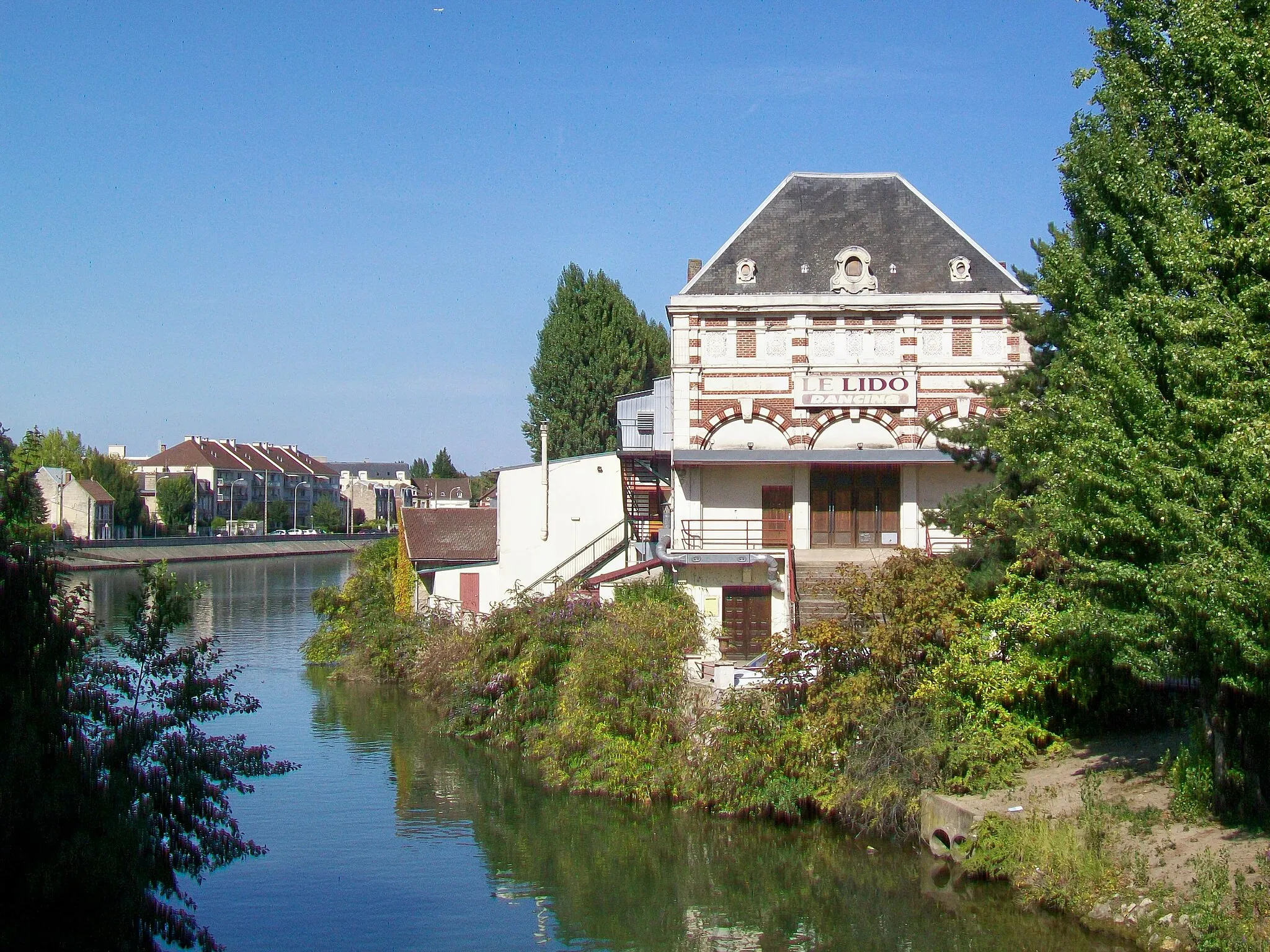 Photo showing: Le Lido, au bord de l'Oise.