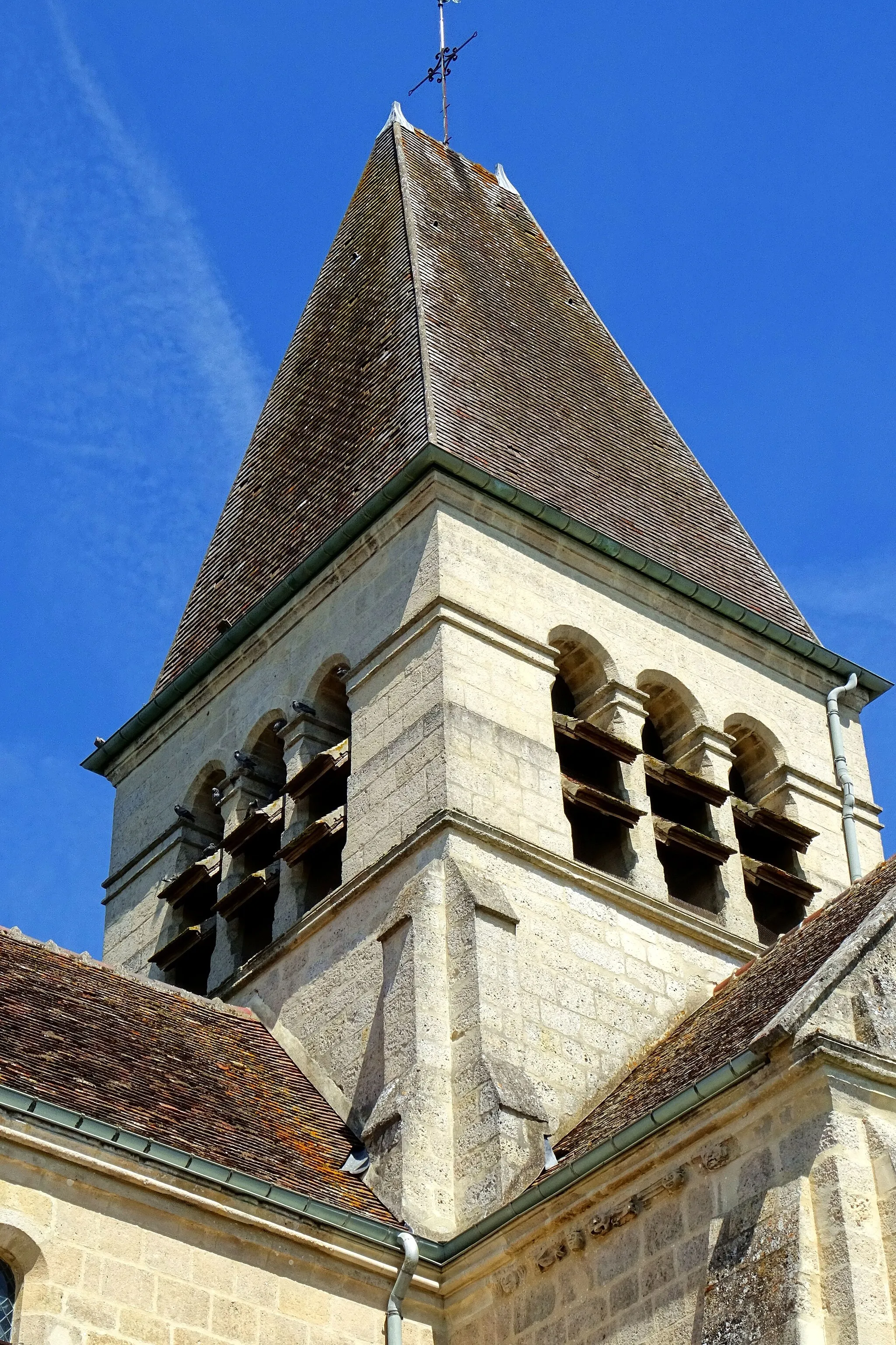 Photo showing: Église Saint-Martin de Cuise-la-Motte, vue extérieure - voir le titre du fichier.