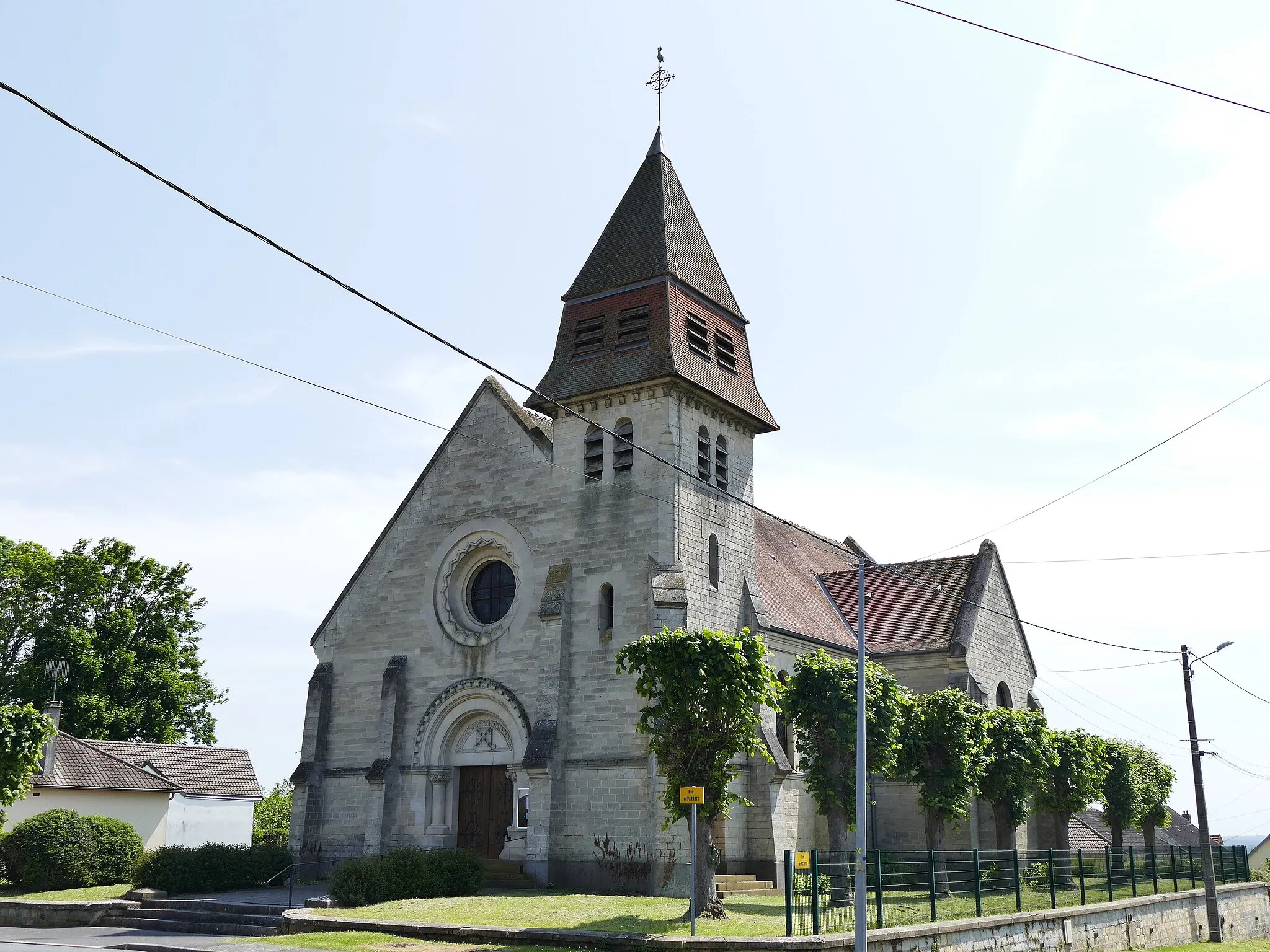 Photo showing: Saint-Éloi's church of Dreslincourt in Ribécourt-Dreslincourt (Oise, Hauts-de-France, France).