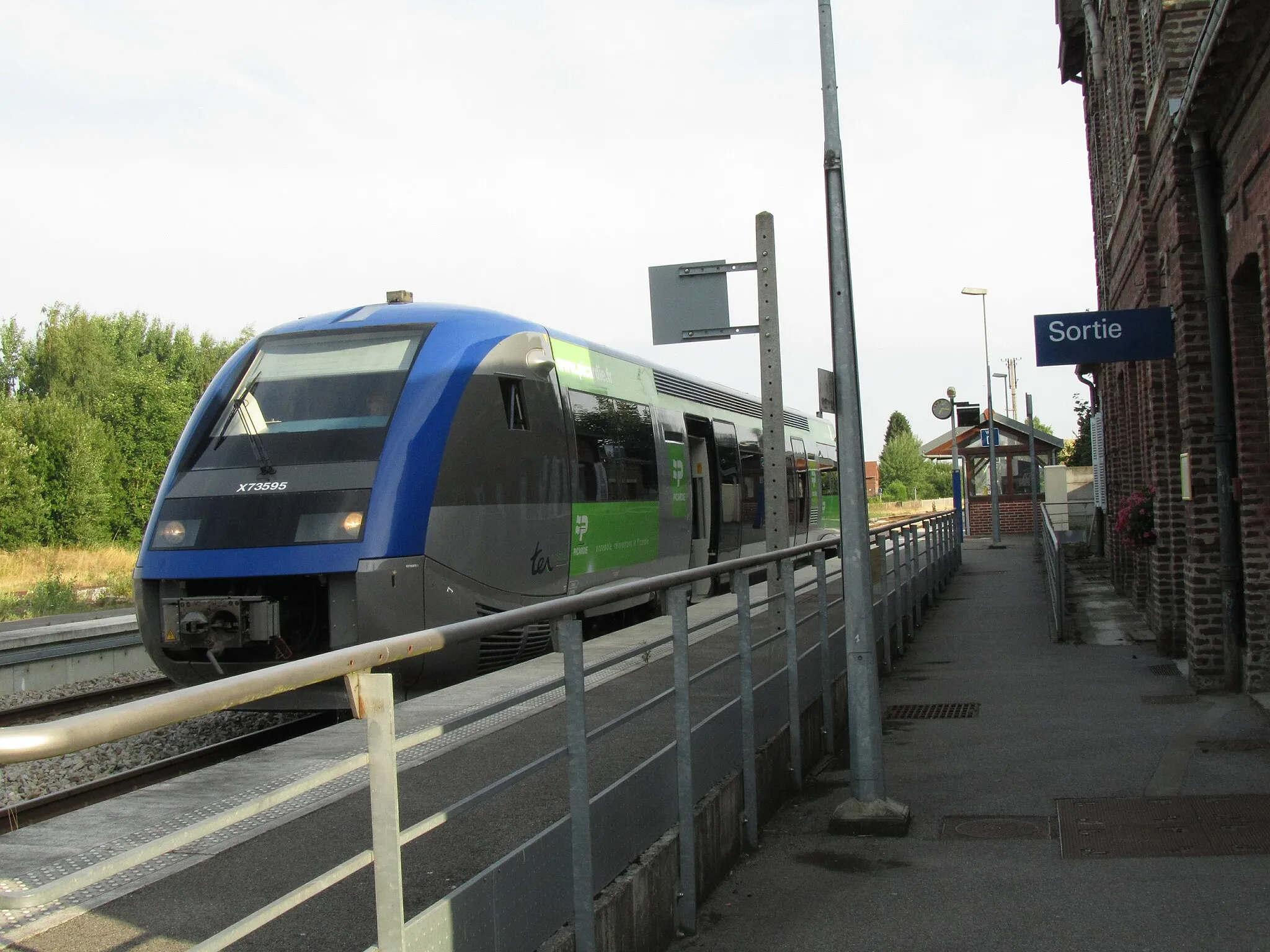 Photo showing: Autorail 73500 Compiègne-Amiens en gare d'Estrées St Denis
