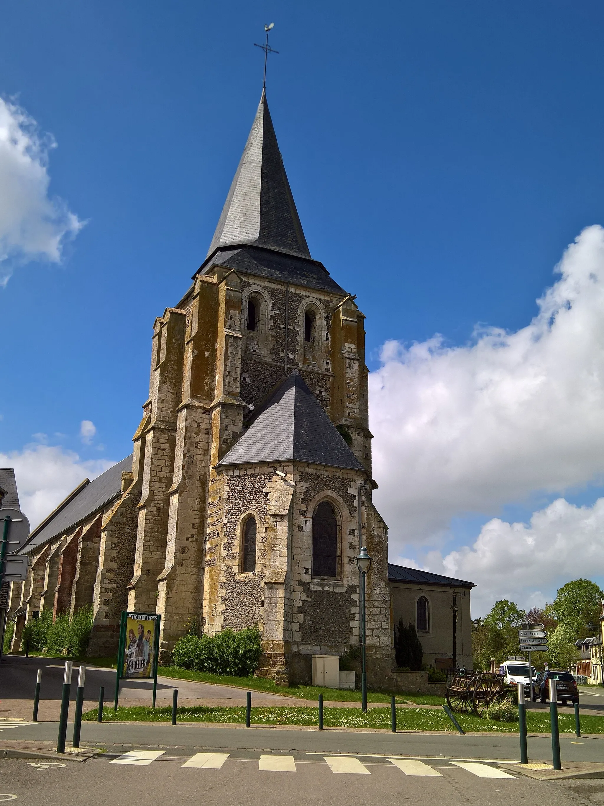Photo showing: Feuquières (Oise) - Eglise Notre-Dame : Le chevet