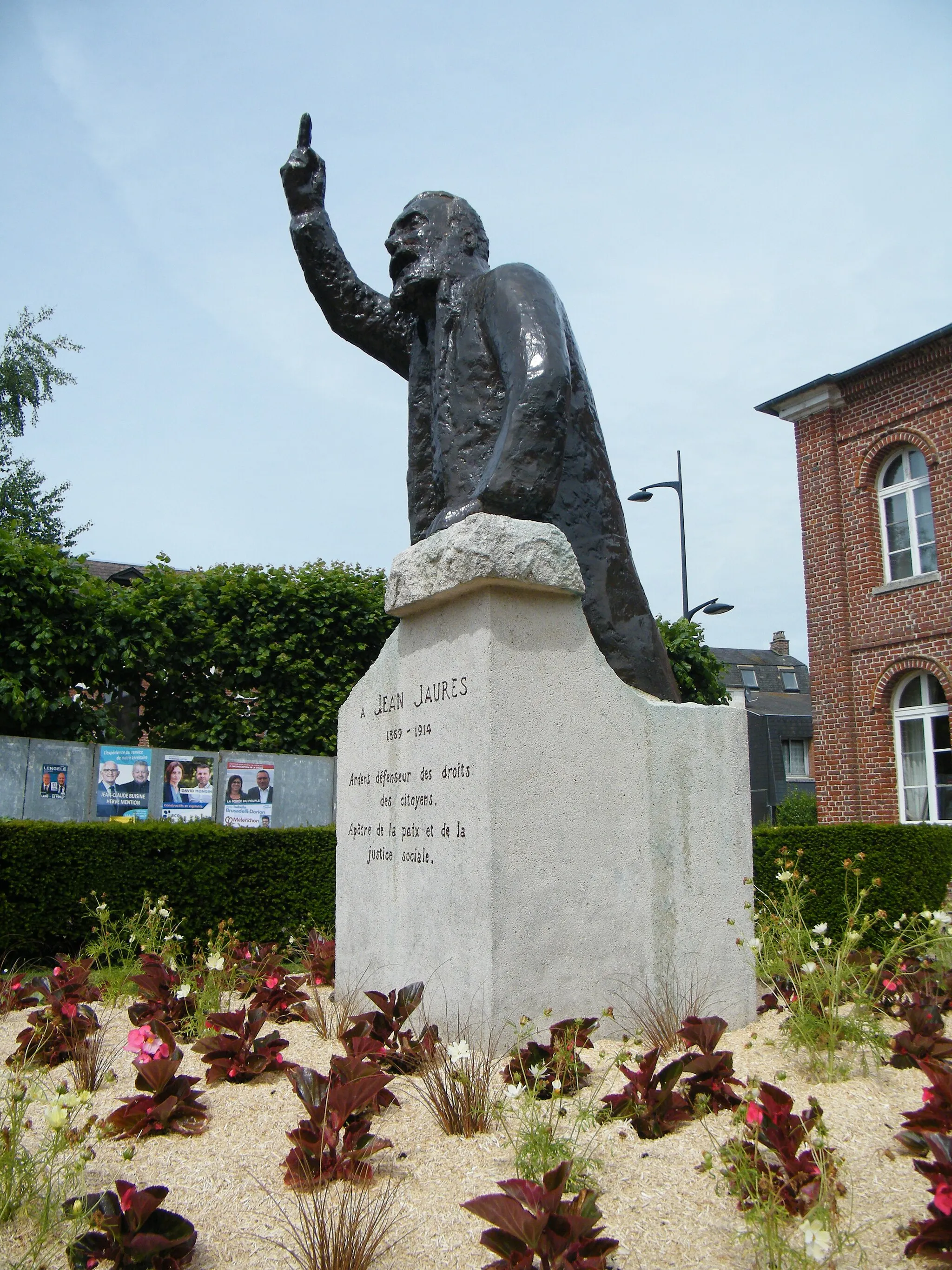 Photo showing: Friville-Escarbotin Somme France, mairie, hommage à Jean Jaurès.