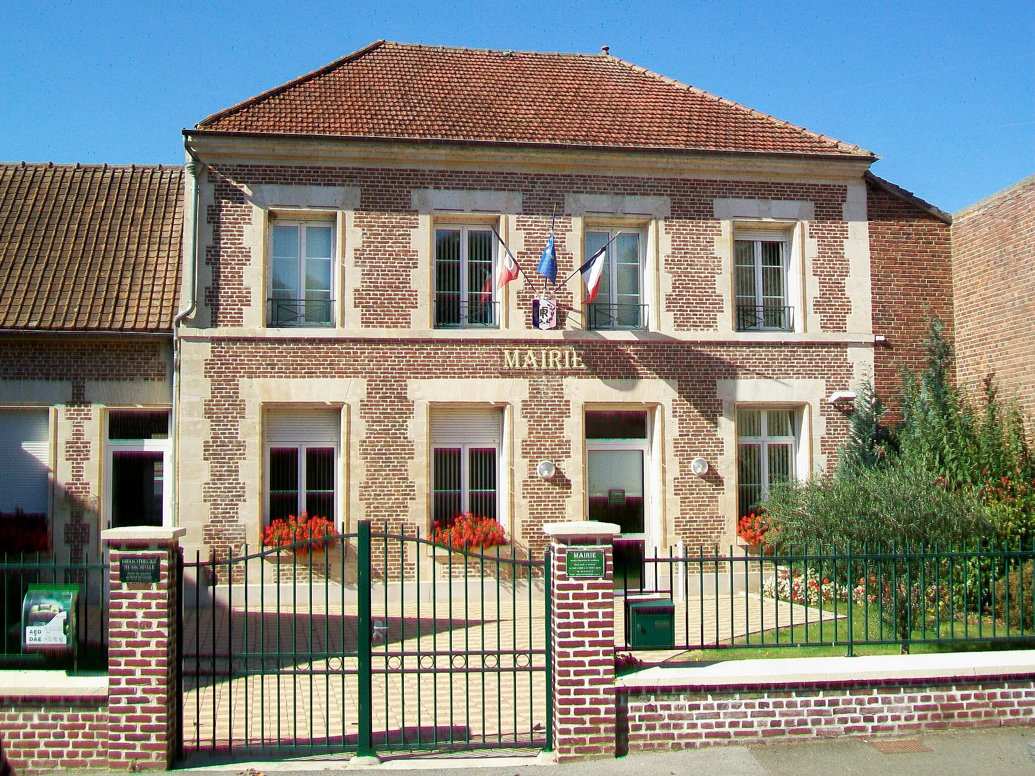 Photo showing: La mairie de Cany, rue des Écoles.