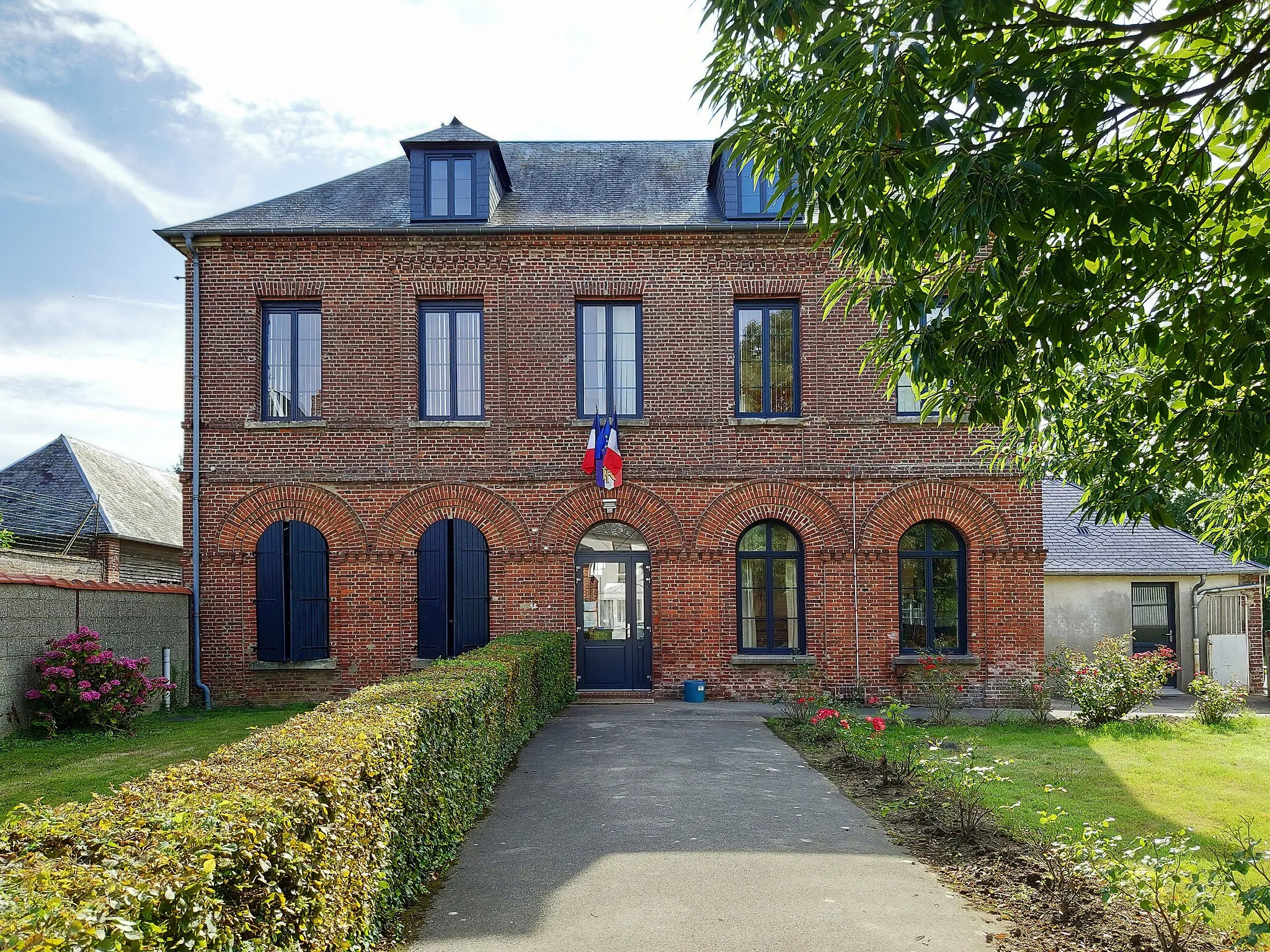 Photo showing: Briot : Mairie