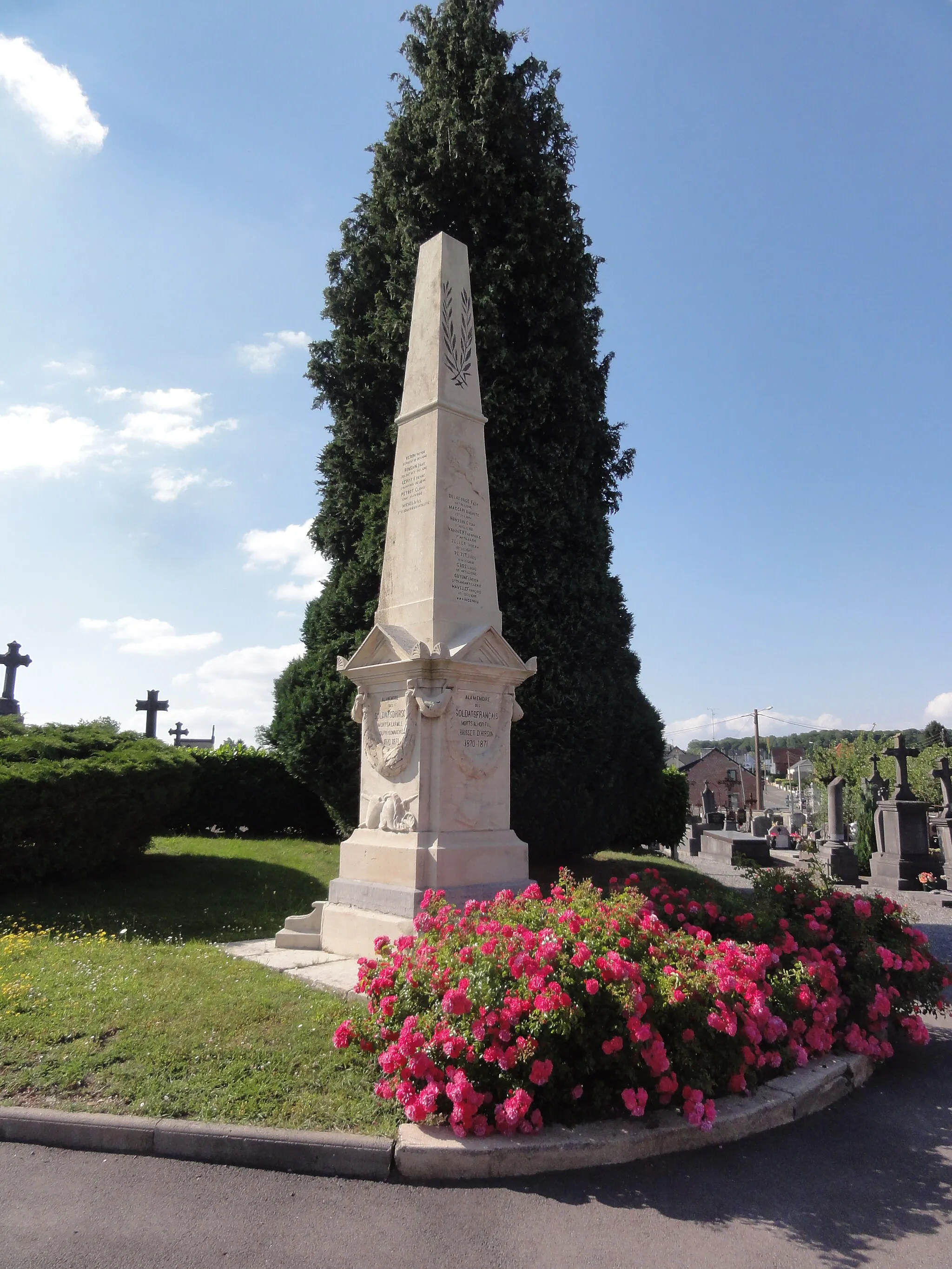 Photo showing: Hirson (Aisne), cimetière, monument au morts 1870-71 à la section cimetière civil