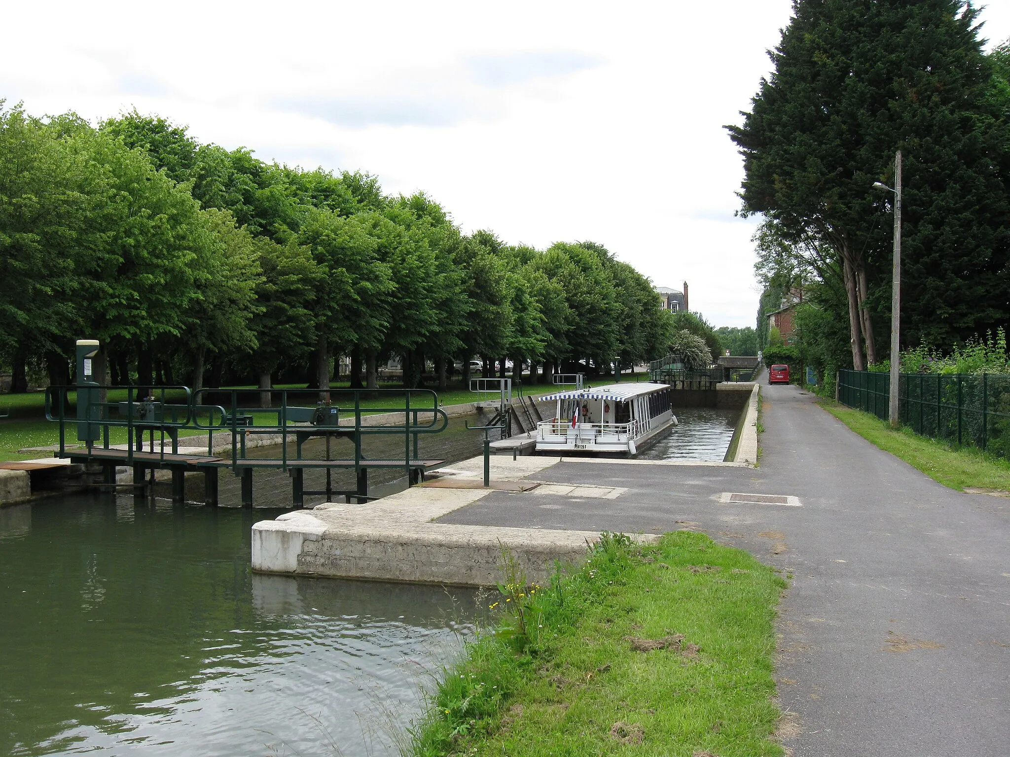 Photo showing: Écluse sur l'Ourcq à La Ferté-Milon. (Aisne, région Picardie).