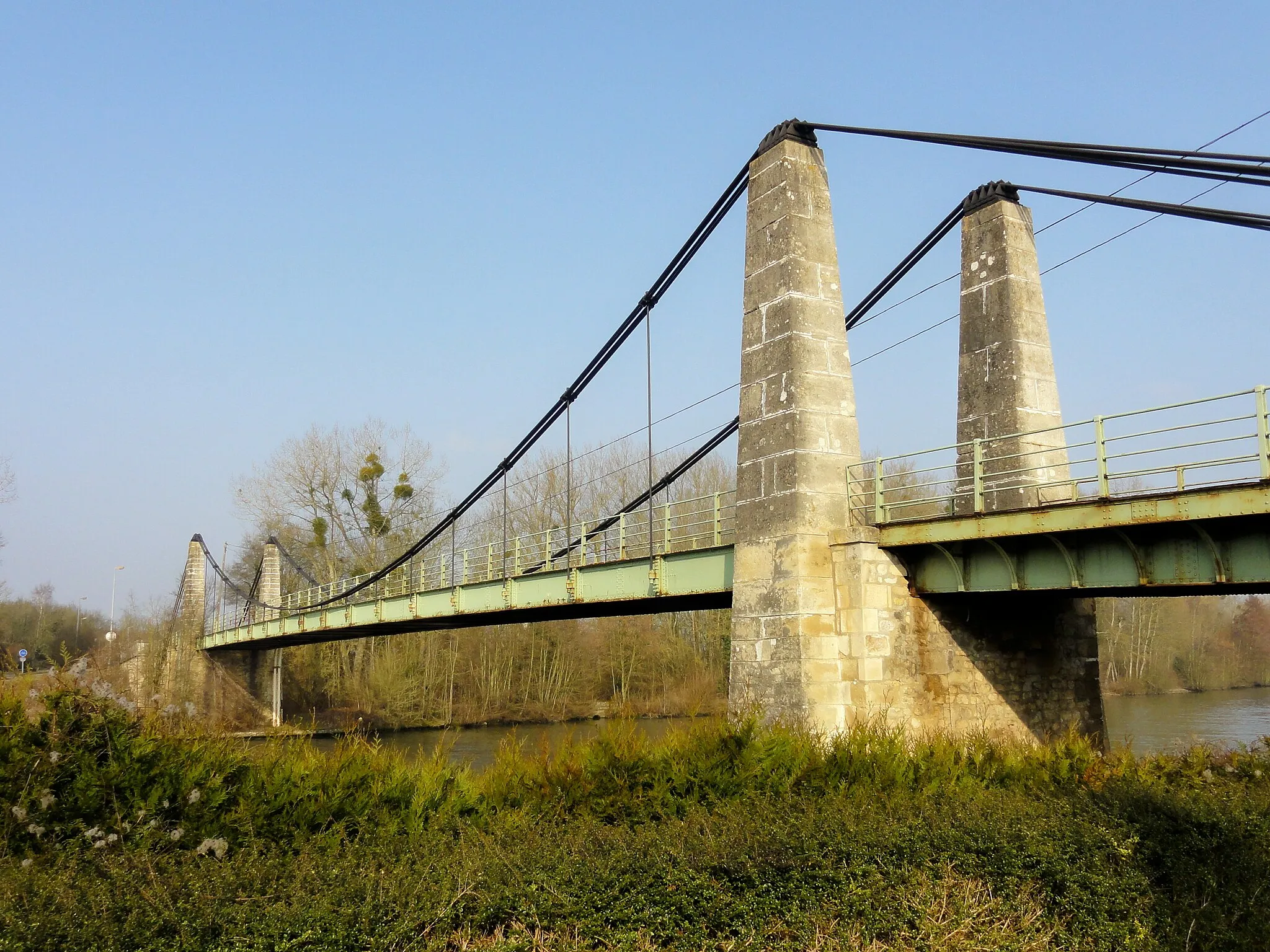 Photo showing: Le pont de l'Oise sur la RD 98 au hameau du Bac, entre Le Meux et Lacroix-Saint-Ouen.