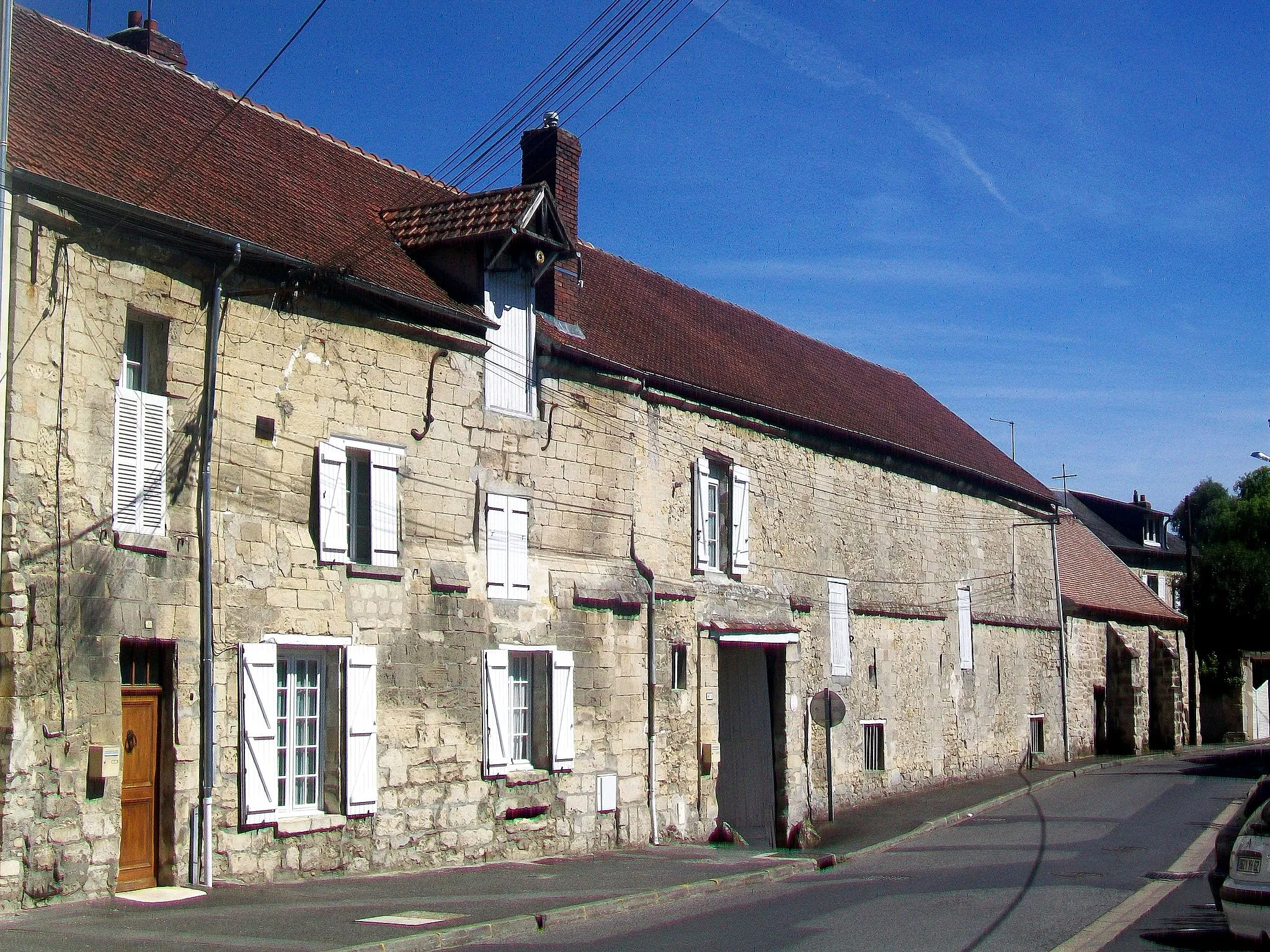 Photo showing: Ancienne commanderie, façade sur la rue.