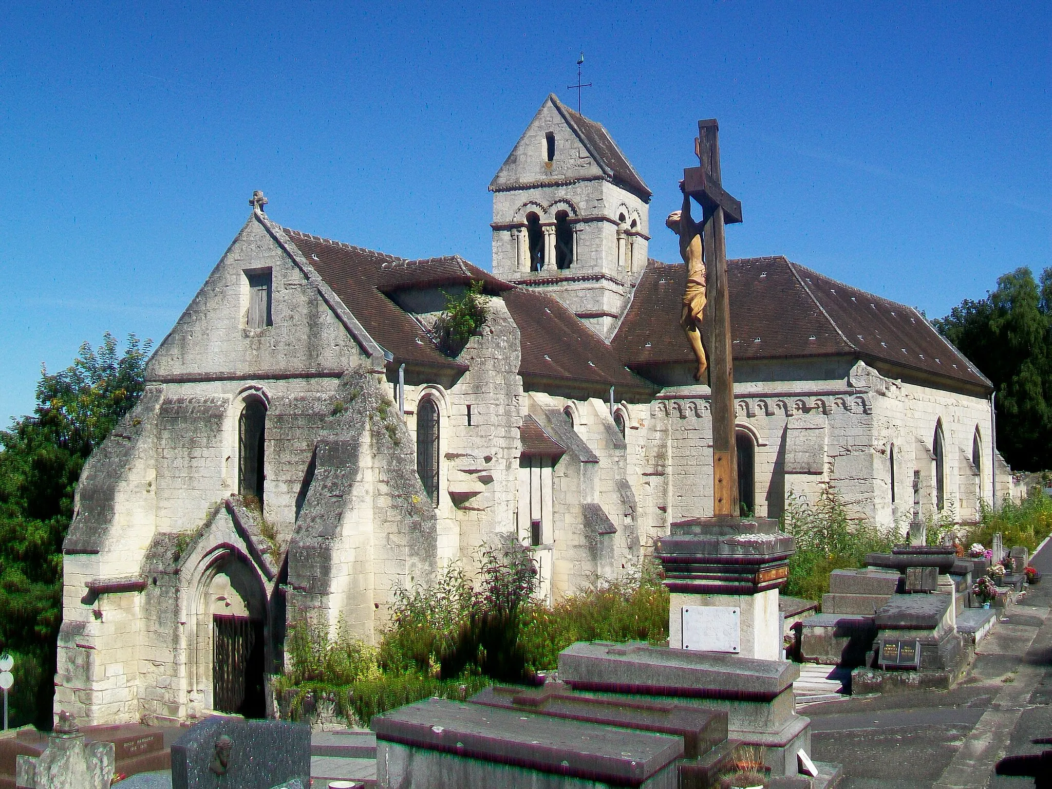 Photo showing: L'église Saint-Remi depuis le nord-ouest.