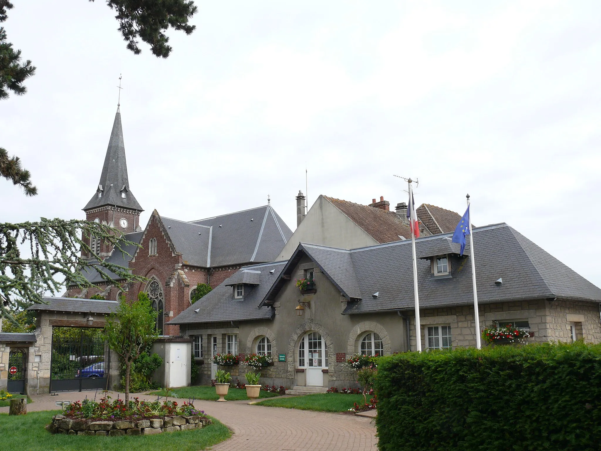 Photo showing: The town hall of Le Plessis-Belleville (Oise, Picardie, France).