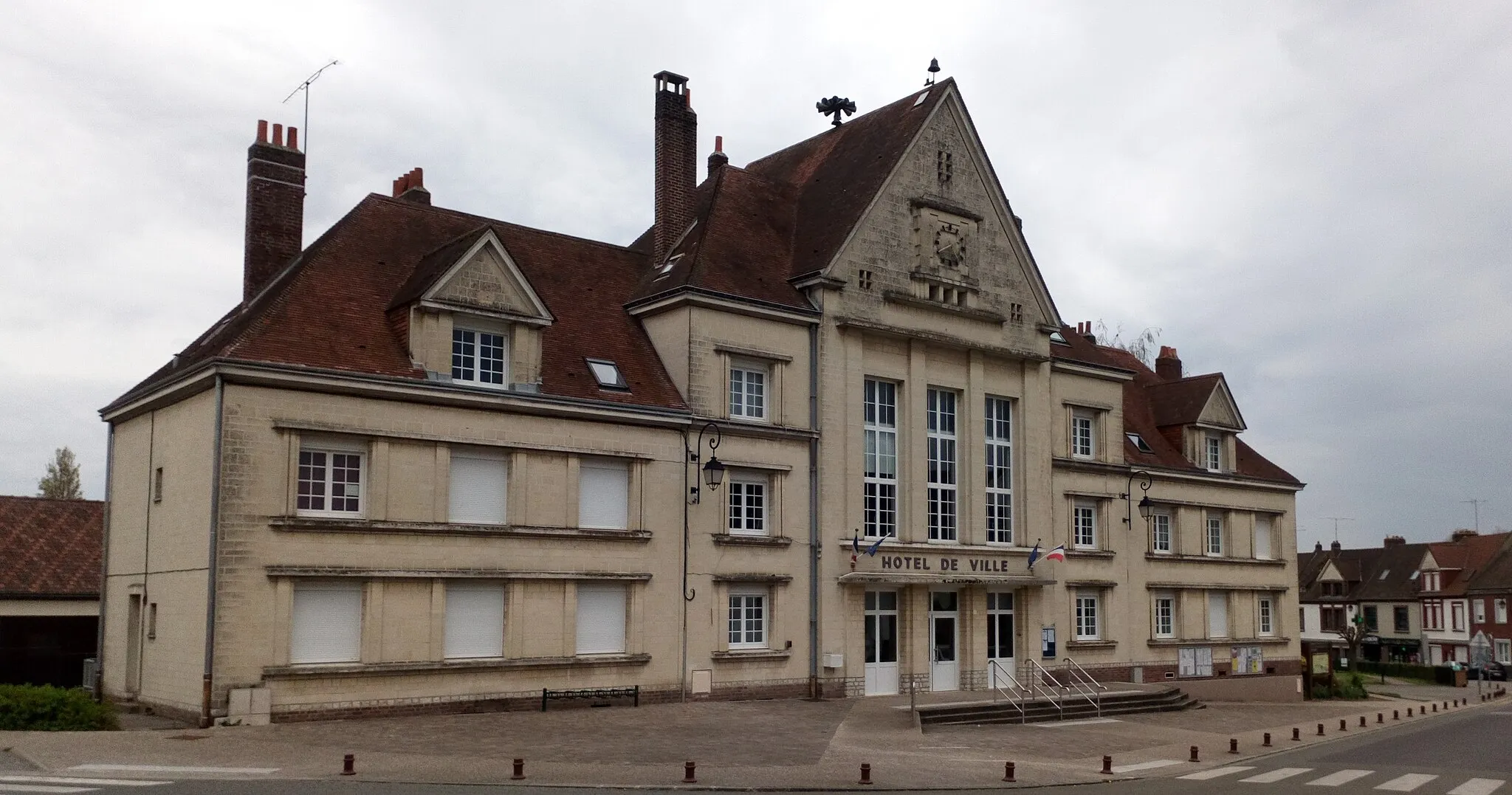 Photo showing: Hôtel de ville de Longpré-les-Corps-Saints, Somme, France.