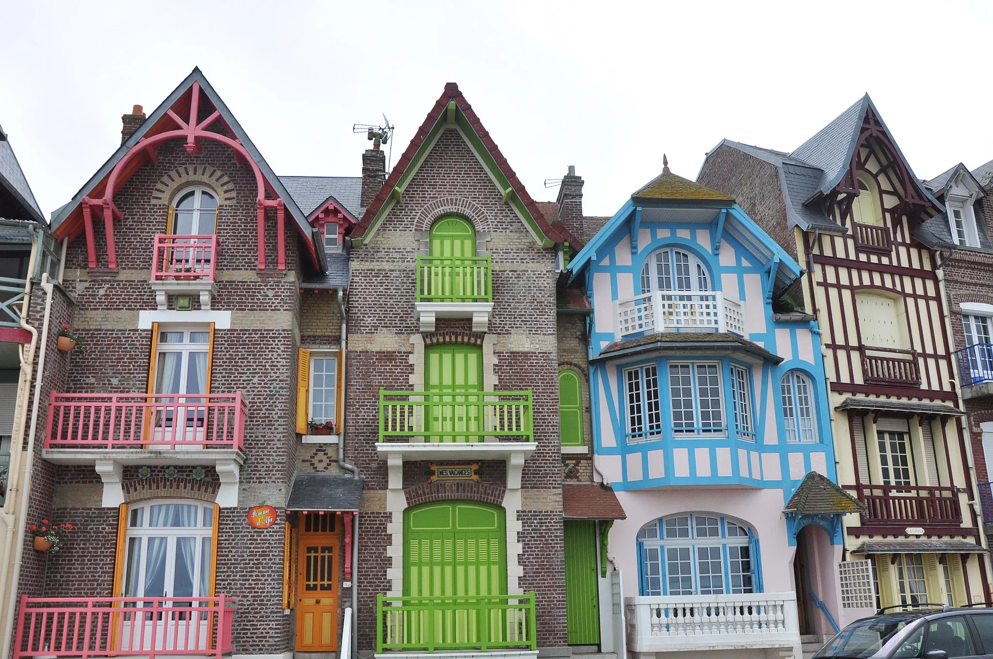 Photo showing: Façades à Mers-les-Bains (Somme), face à la plage, été 2015