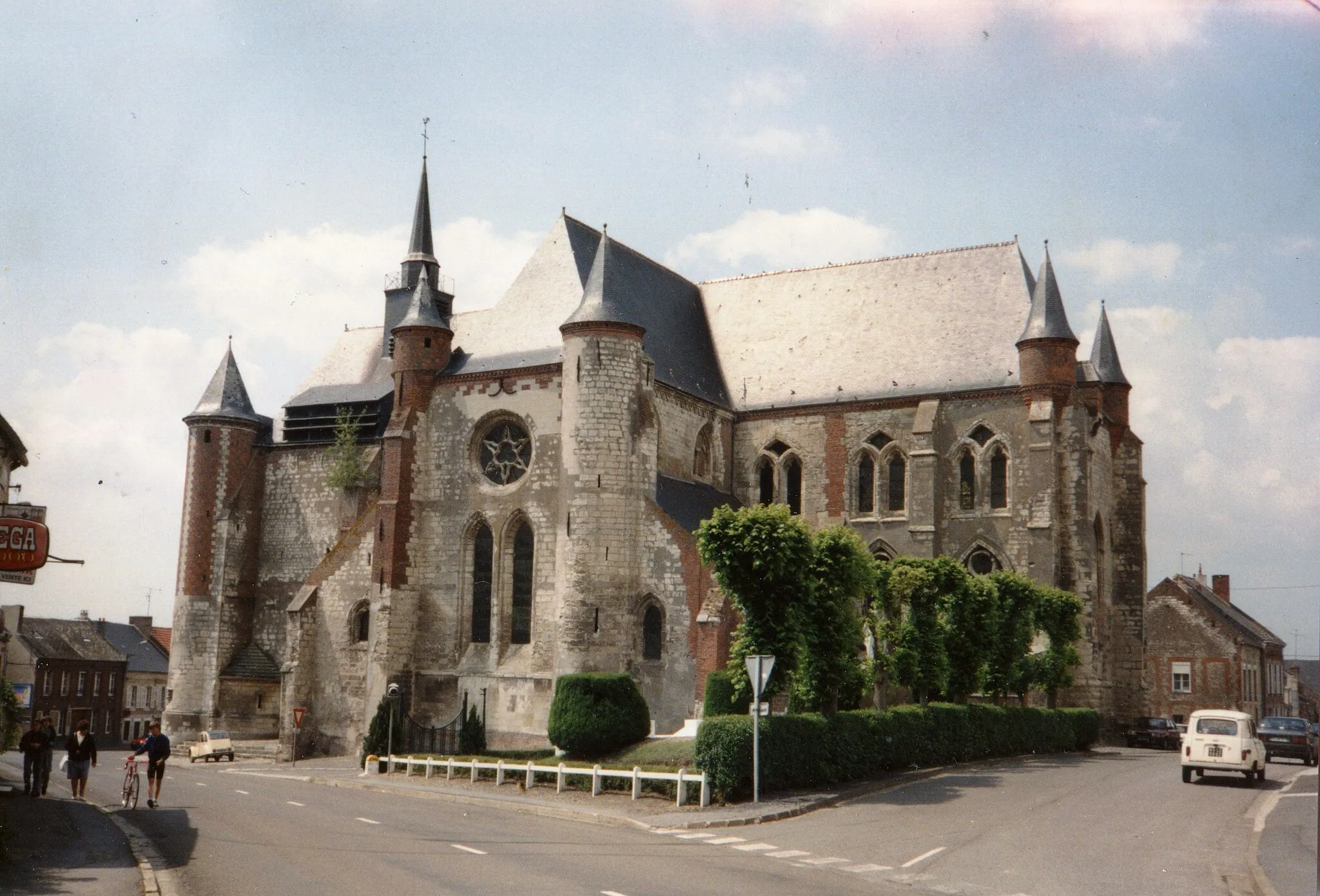 Photo showing: Église Saint-Martin de Montcornet en 1991