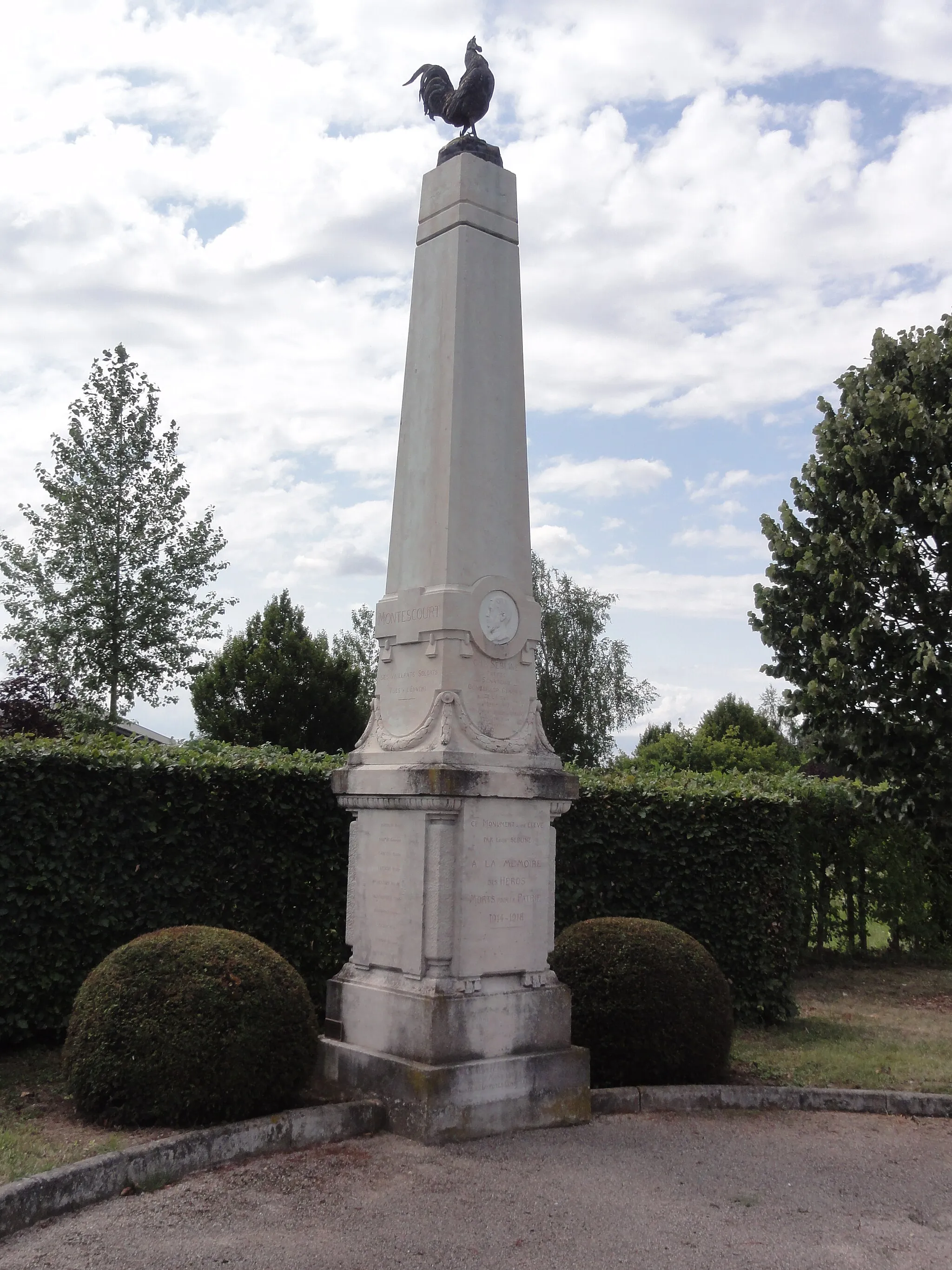 Photo showing: Montescourt-Lizerolles (Aisne) mémorial de guerre