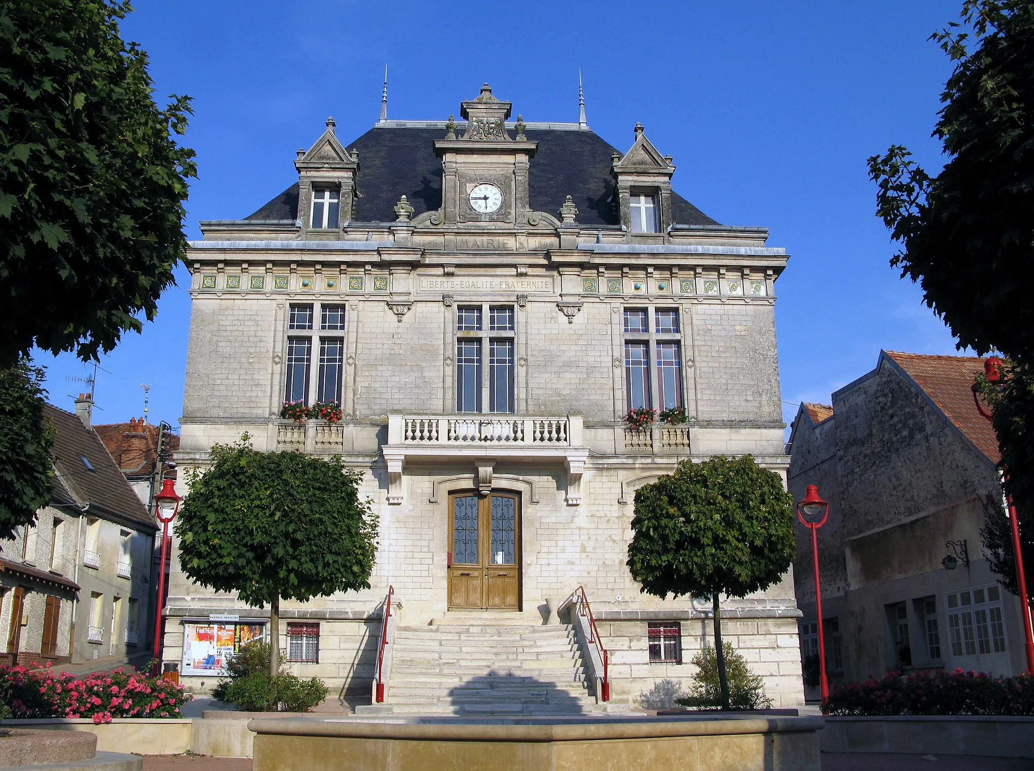 Photo showing: Neuilly-Saint-Front (Aisne, France) -
La mairie..
.