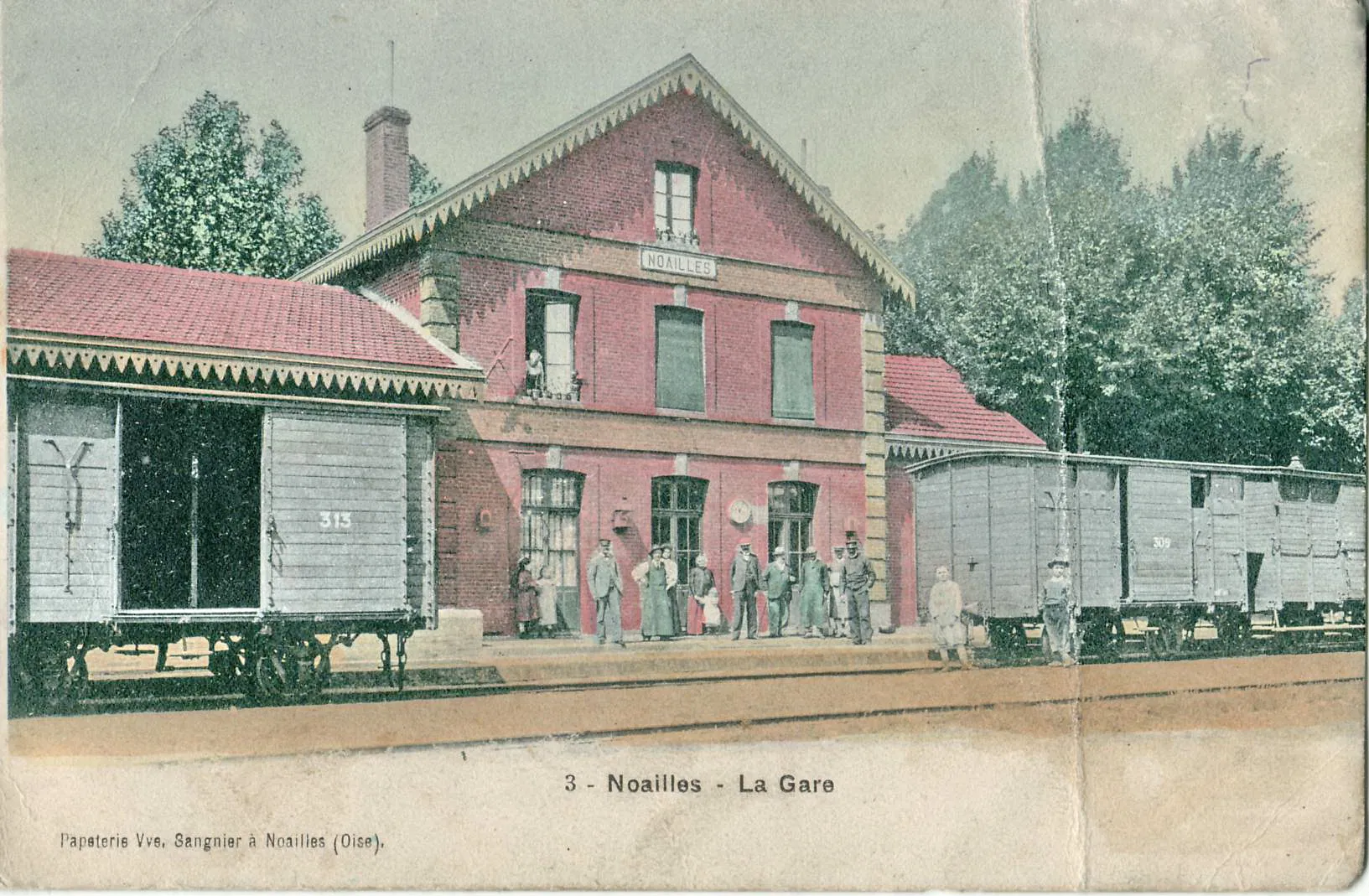 Photo showing: Carte postale ancienne éditée par Sangnier à Noailles - N°3 Noailles (Oise) - La Gare Ligne de chemin de fer secondaire d'Hermes à Beaumont (Oise)