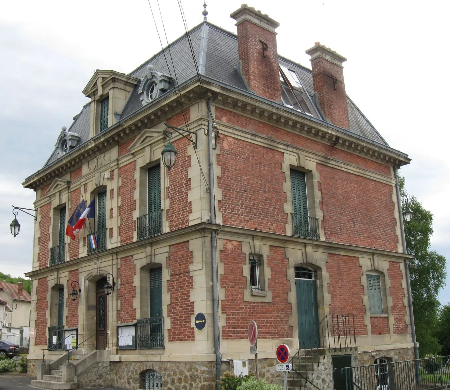 Photo showing: La mairie-école de Nogent-l'Artaud (Aisne , région Picardie)