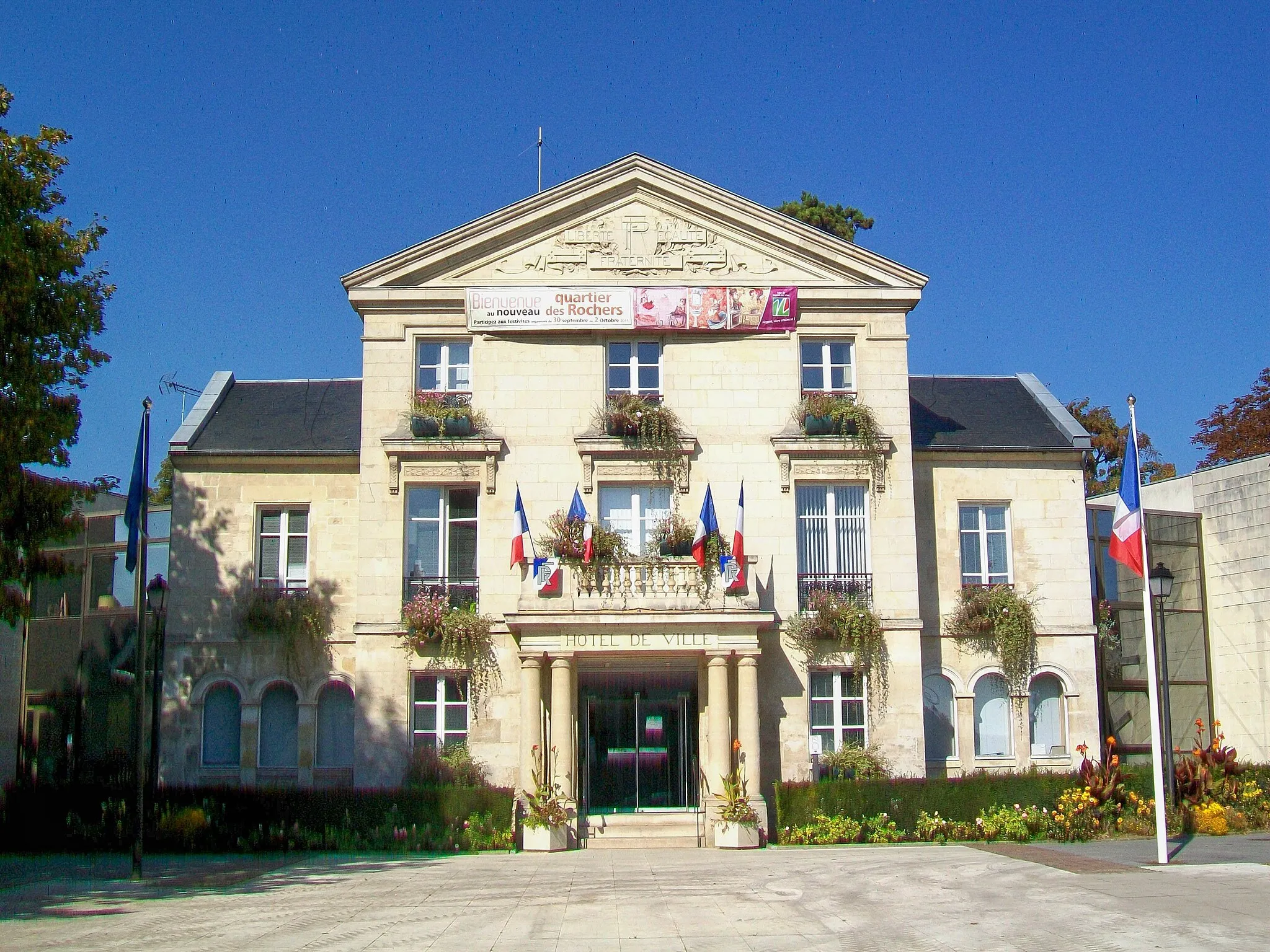 Photo showing: L'hôtel de Ville de Nogent-sur-Oise, ancienne maison bourgeoise de 1822, transformée en mairie en 1910.