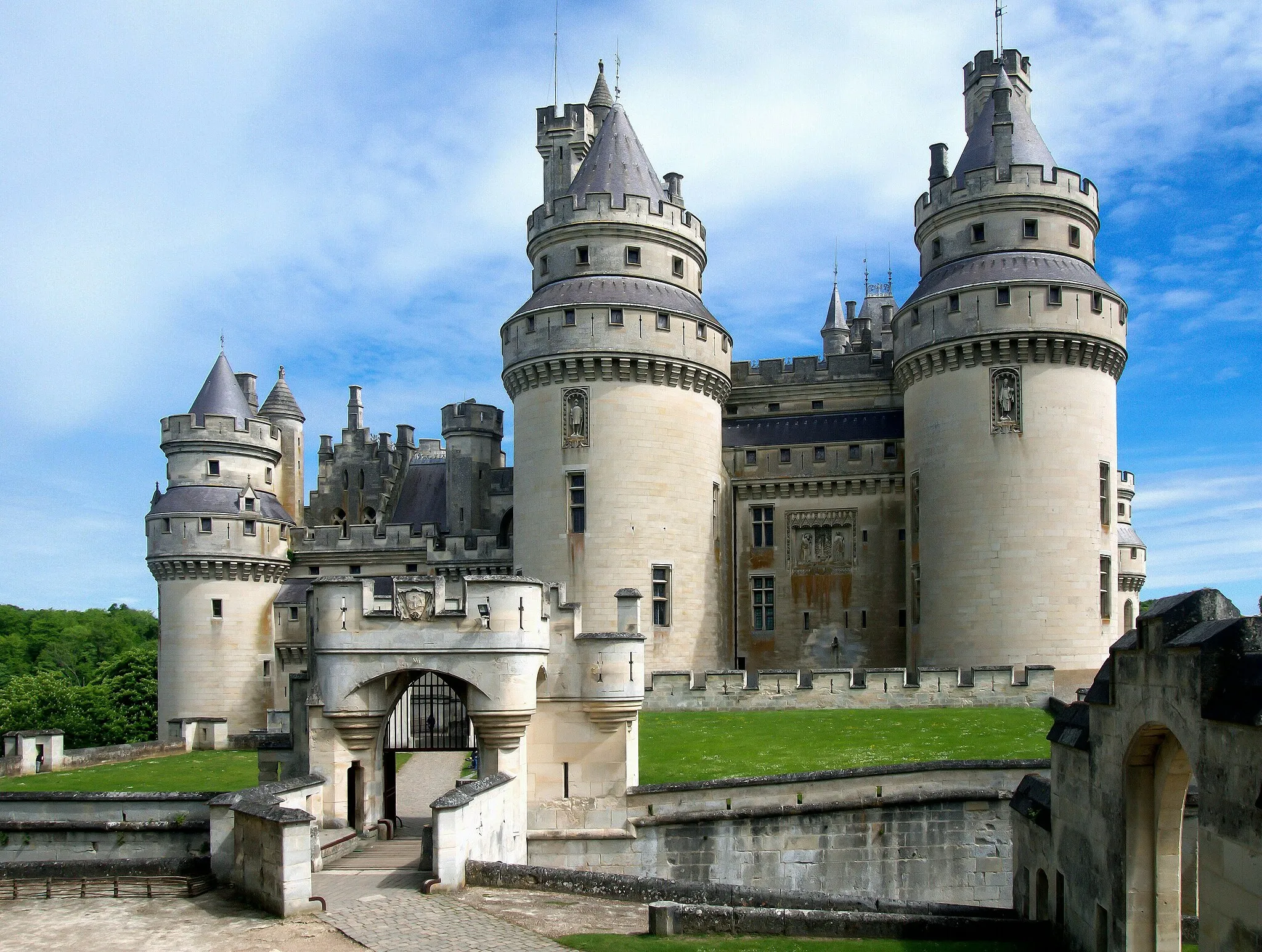 Photo showing: Château de Pierrefonds, Main entrance