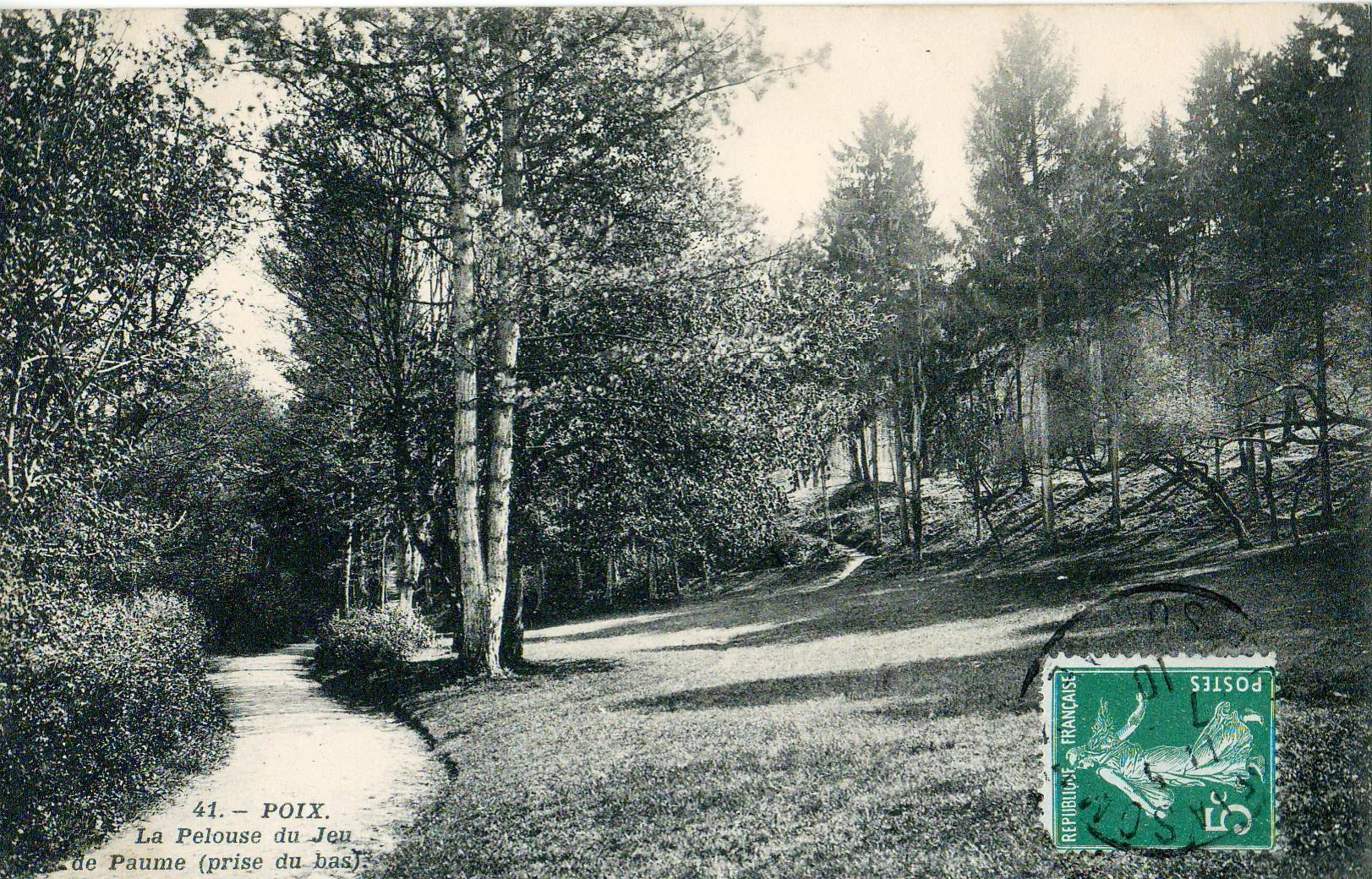 Photo showing: Carte postale ancienne éditée par Anger-Denier, Tabac à Poix (Cliché L. Caron), N°41 Poix-de-Picardie (Somme, Picardie, France) : La pelouse du Jeu de Paume (prise du bas)