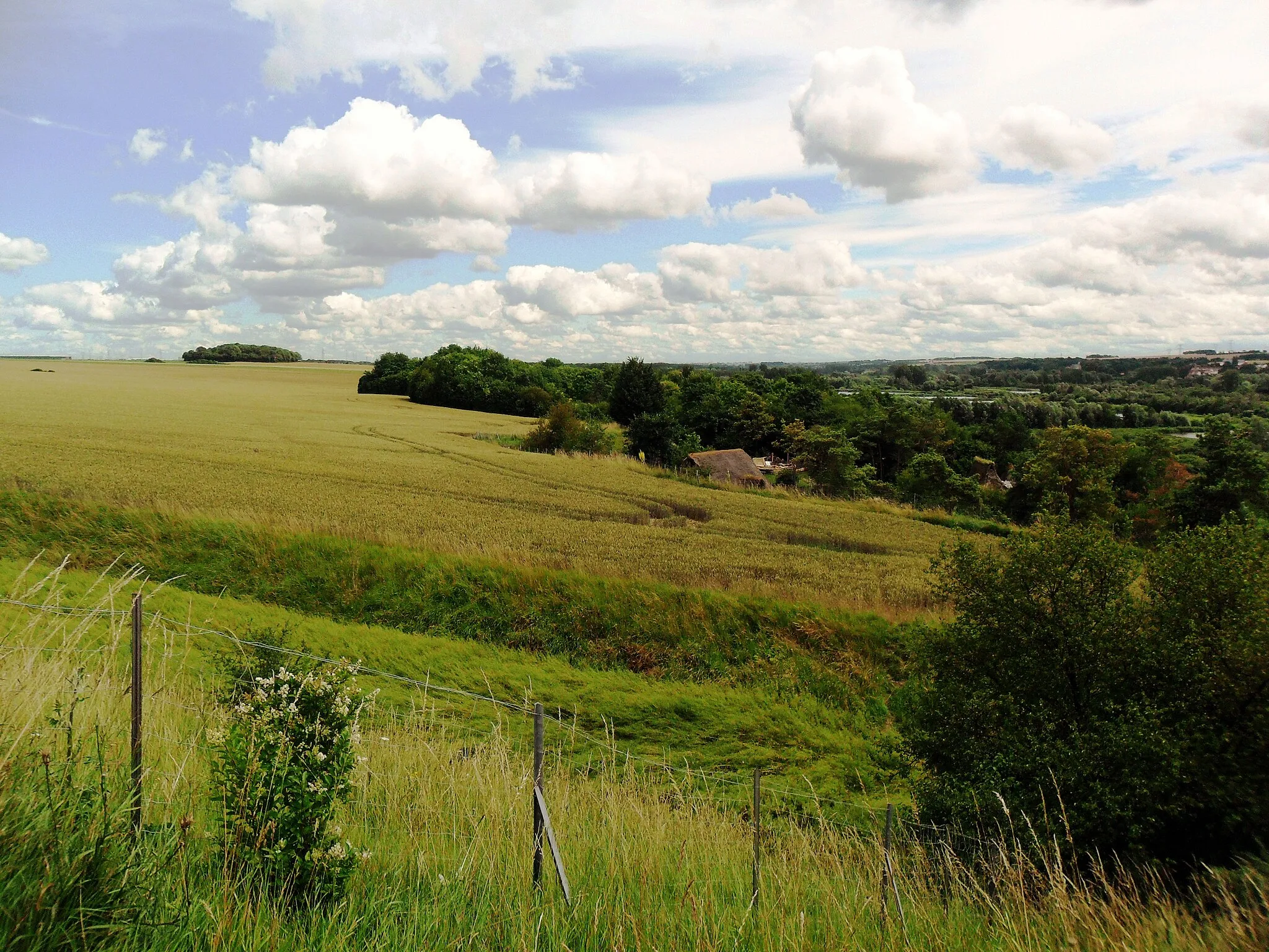 Photo showing: Somme Valley, between Pont-Remy and Cocquerel.